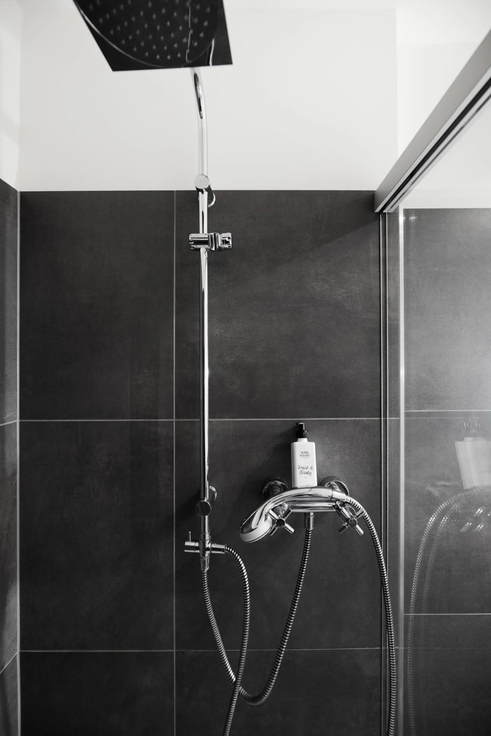 Bathroom in HOMEBOUND APARTMENTS Salzburg City II - contactless check-in