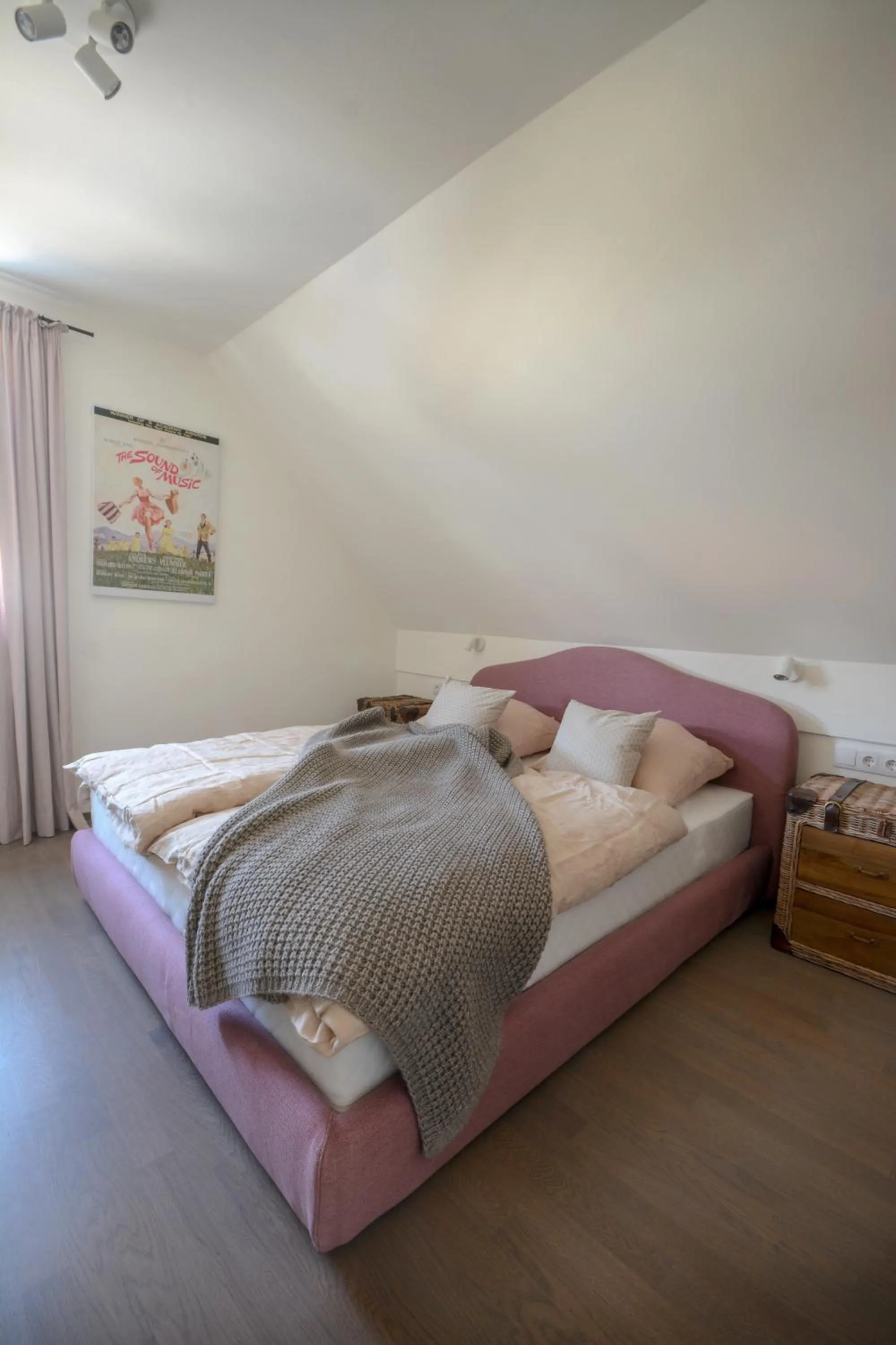 Bedroom, Bed in HOMEBOUND APARTMENTS Salzburg City II - contactless check-in