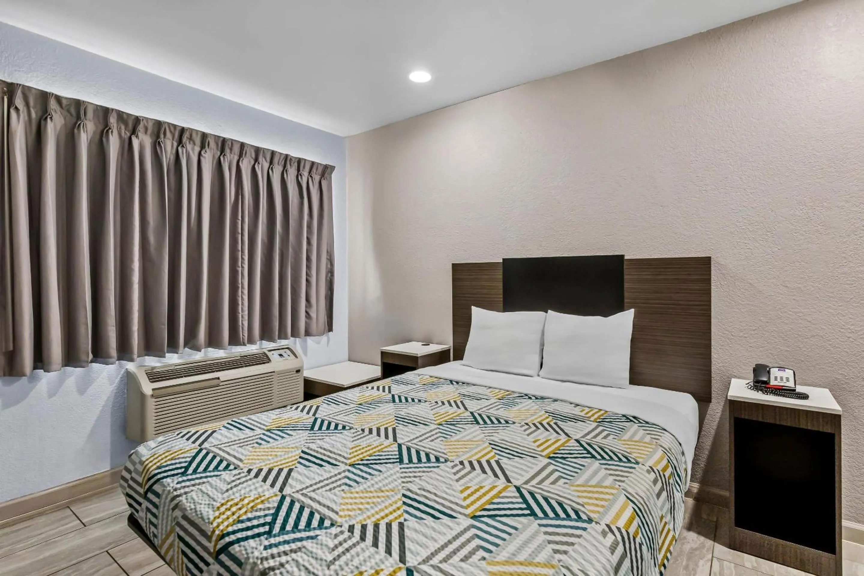 Bedroom, Bed in Motel 6-Murfreesboro, TN