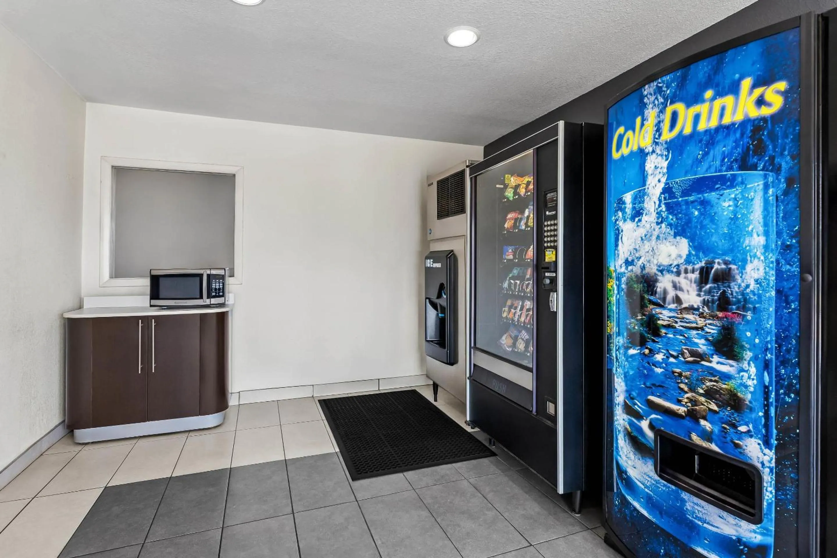 Property building in Motel 6-Murfreesboro, TN