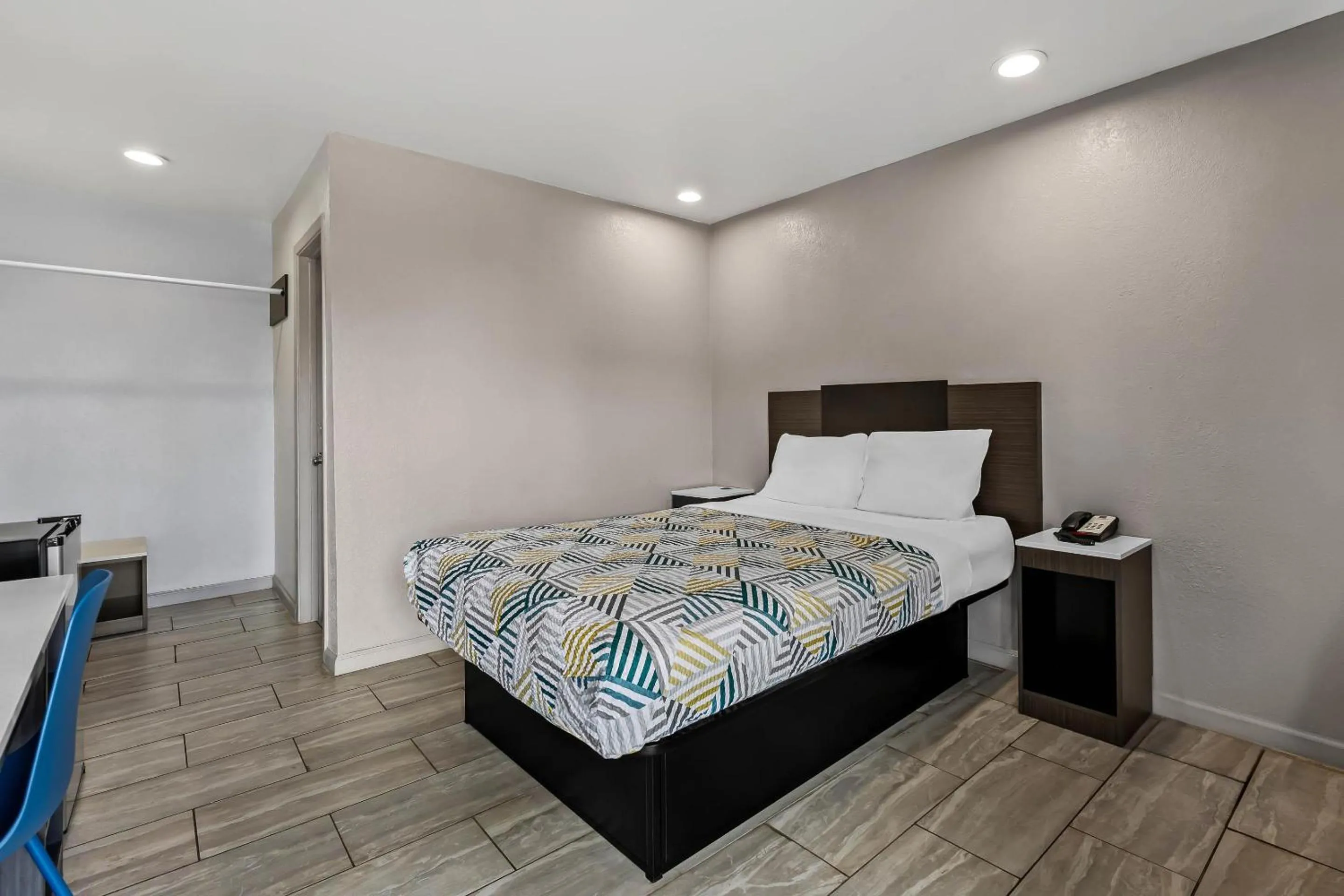 Bedroom, Bed in Motel 6-Murfreesboro, TN