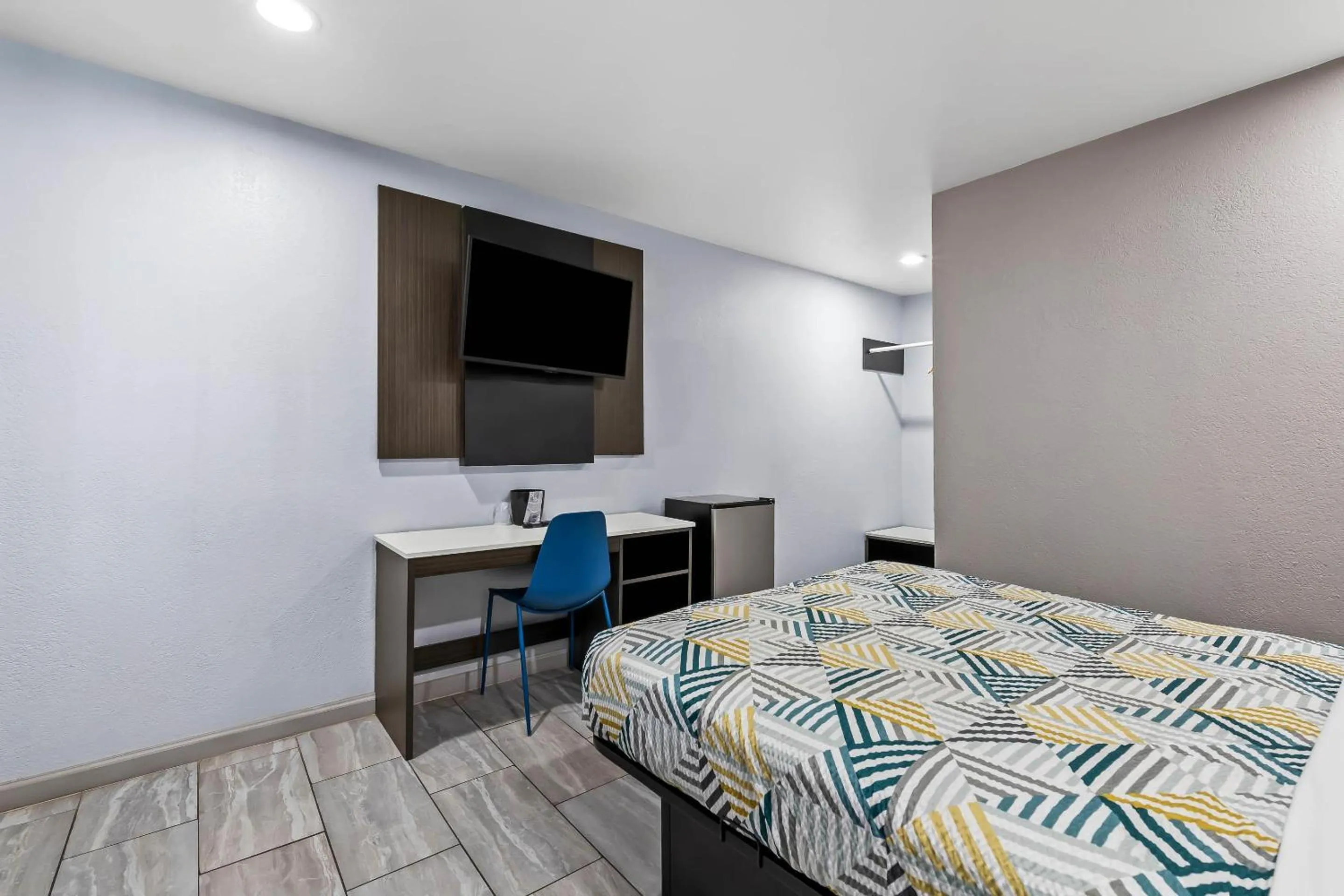 Bedroom, Bed in Motel 6-Murfreesboro, TN