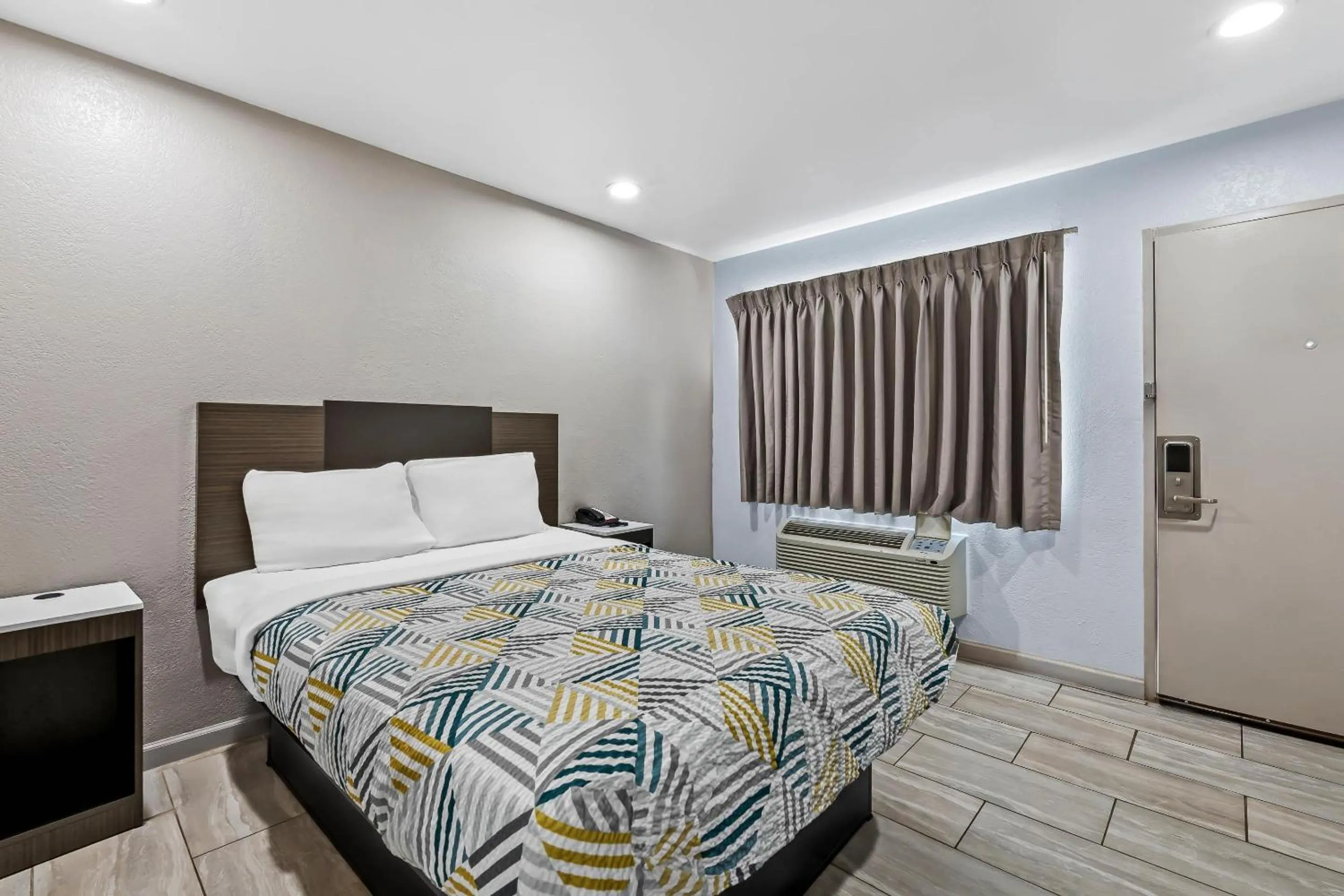 Bedroom, Bed in Motel 6-Murfreesboro, TN