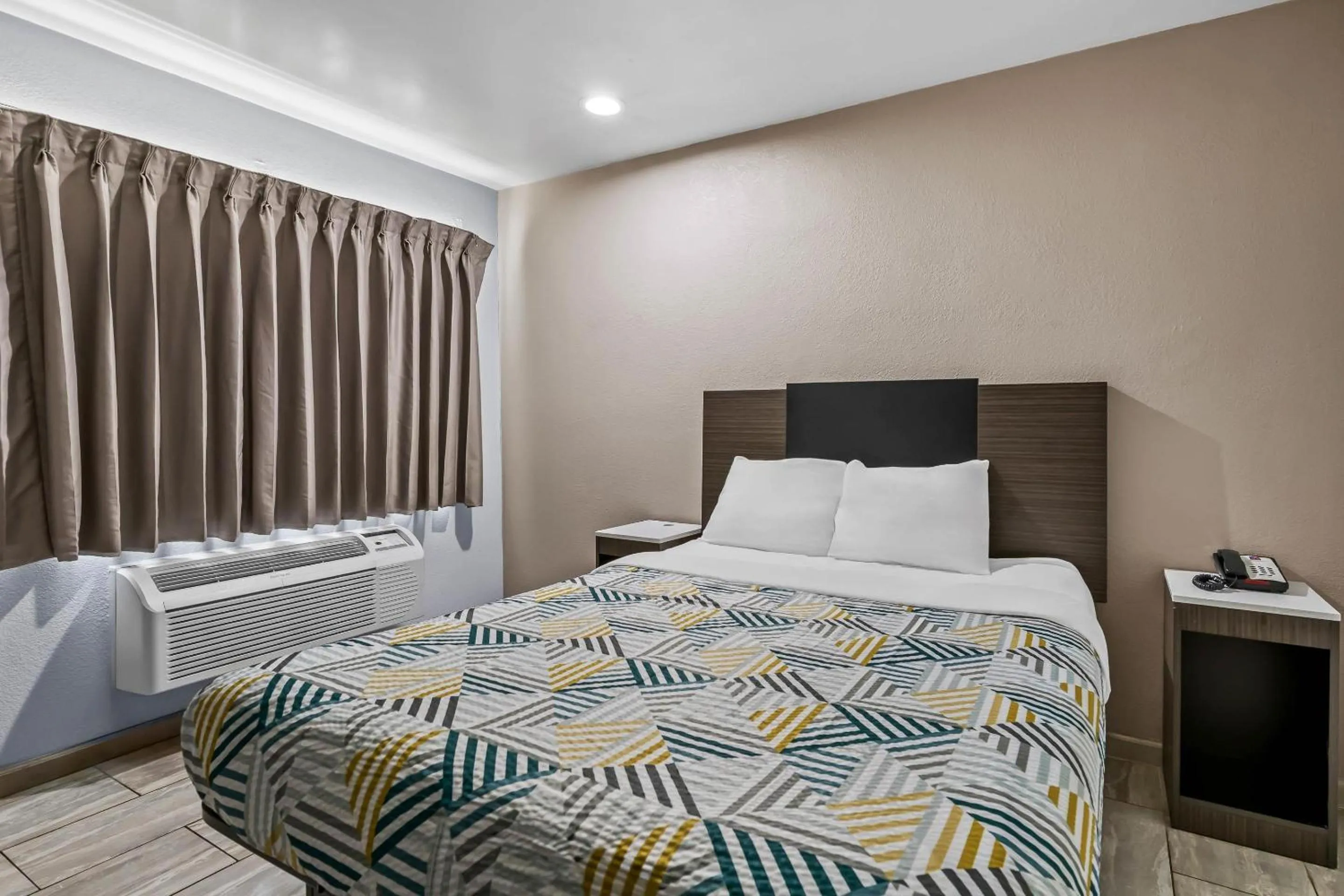 Bedroom, Bed in Motel 6-Murfreesboro, TN