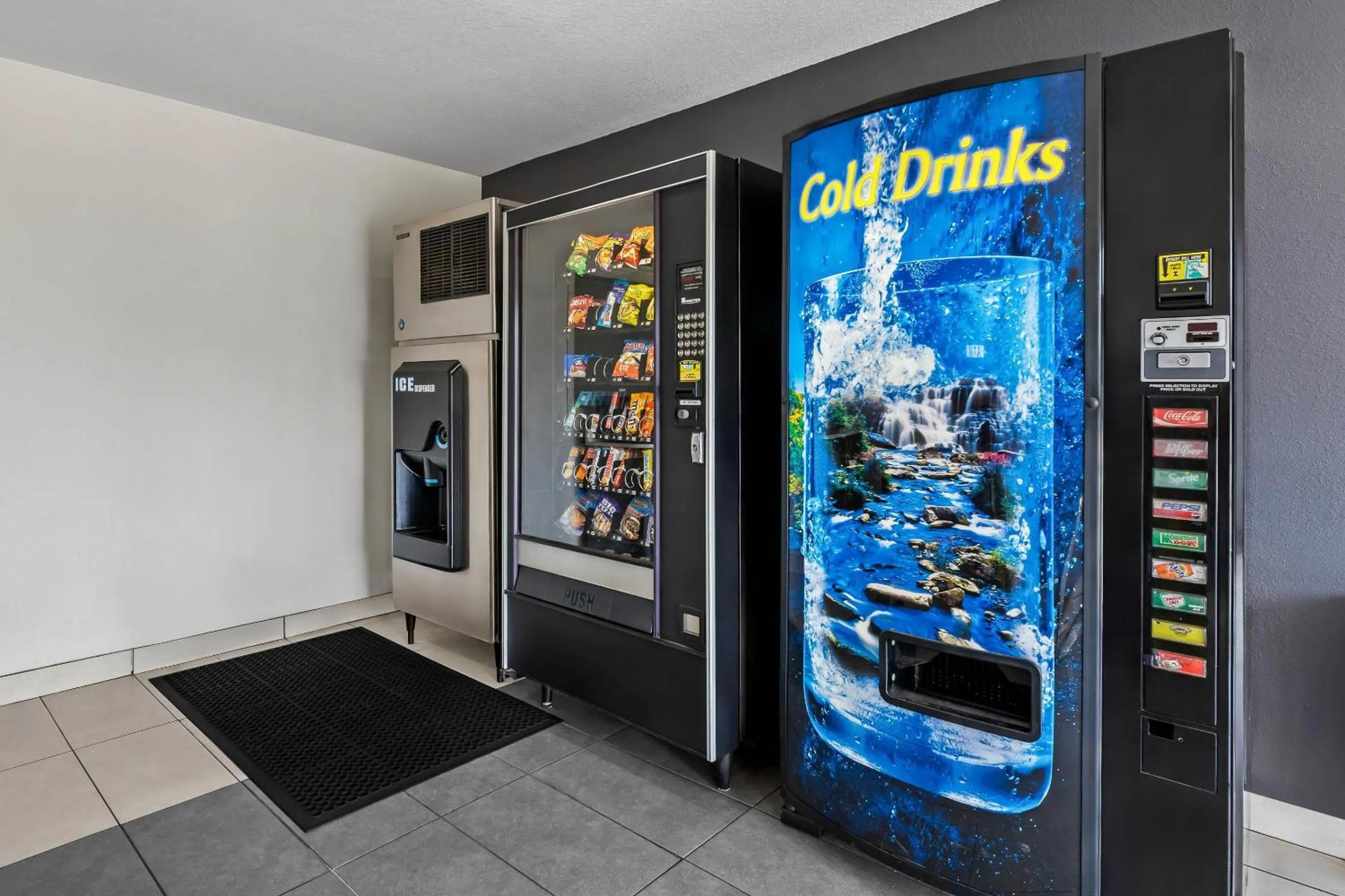 Property building in Motel 6-Murfreesboro, TN