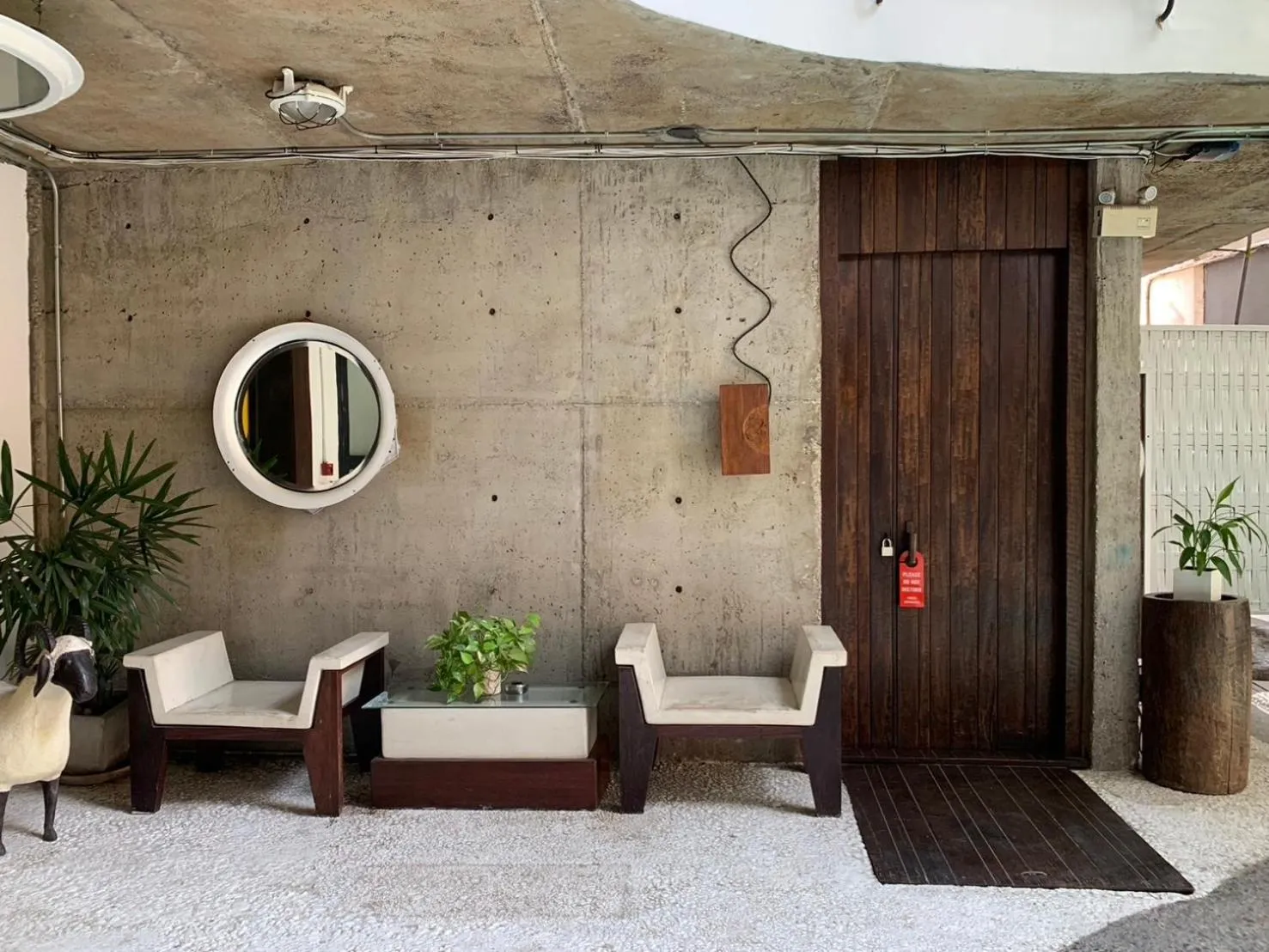 Seating area in Mo rooms