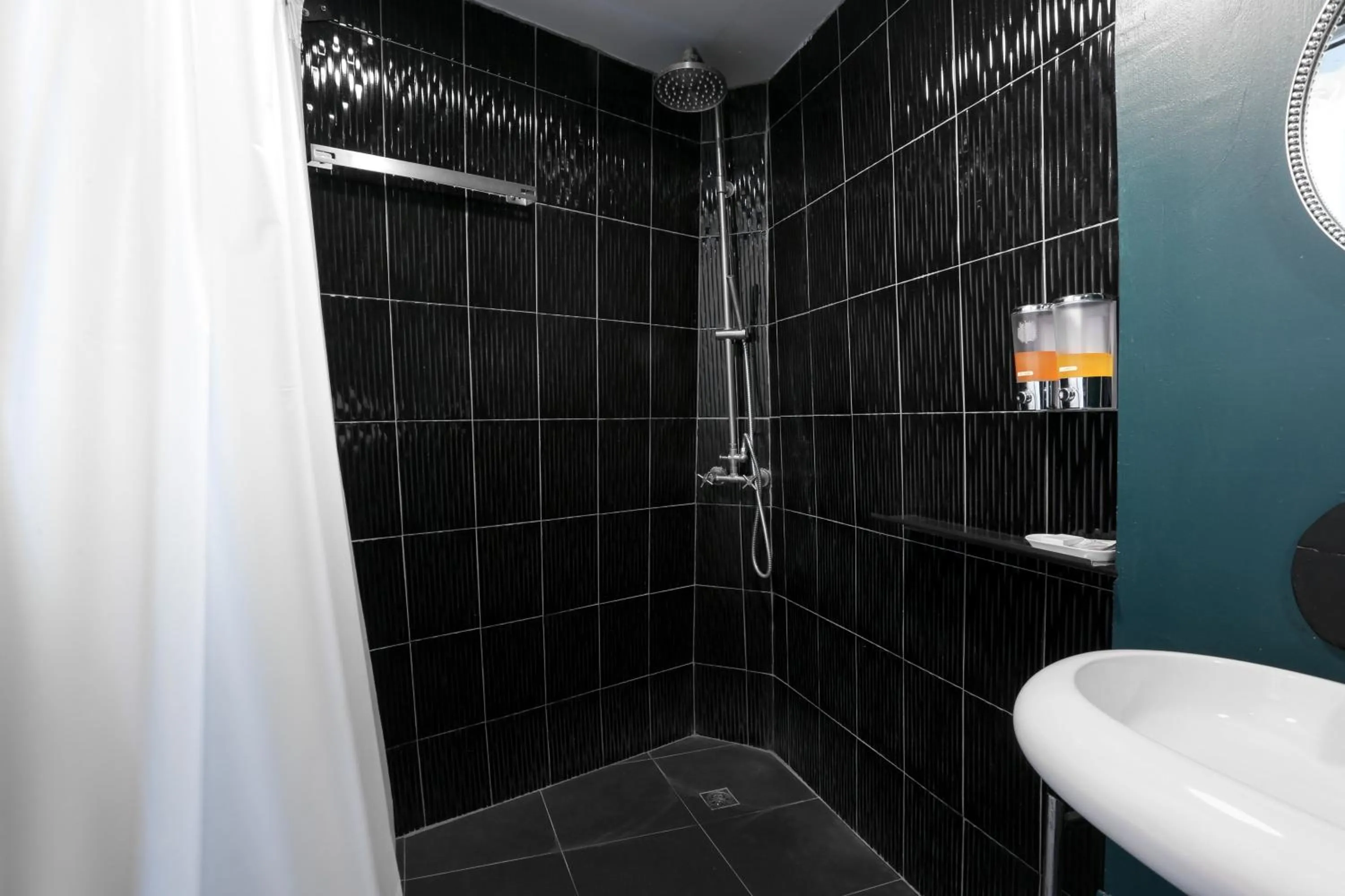 Bathroom in Mo rooms