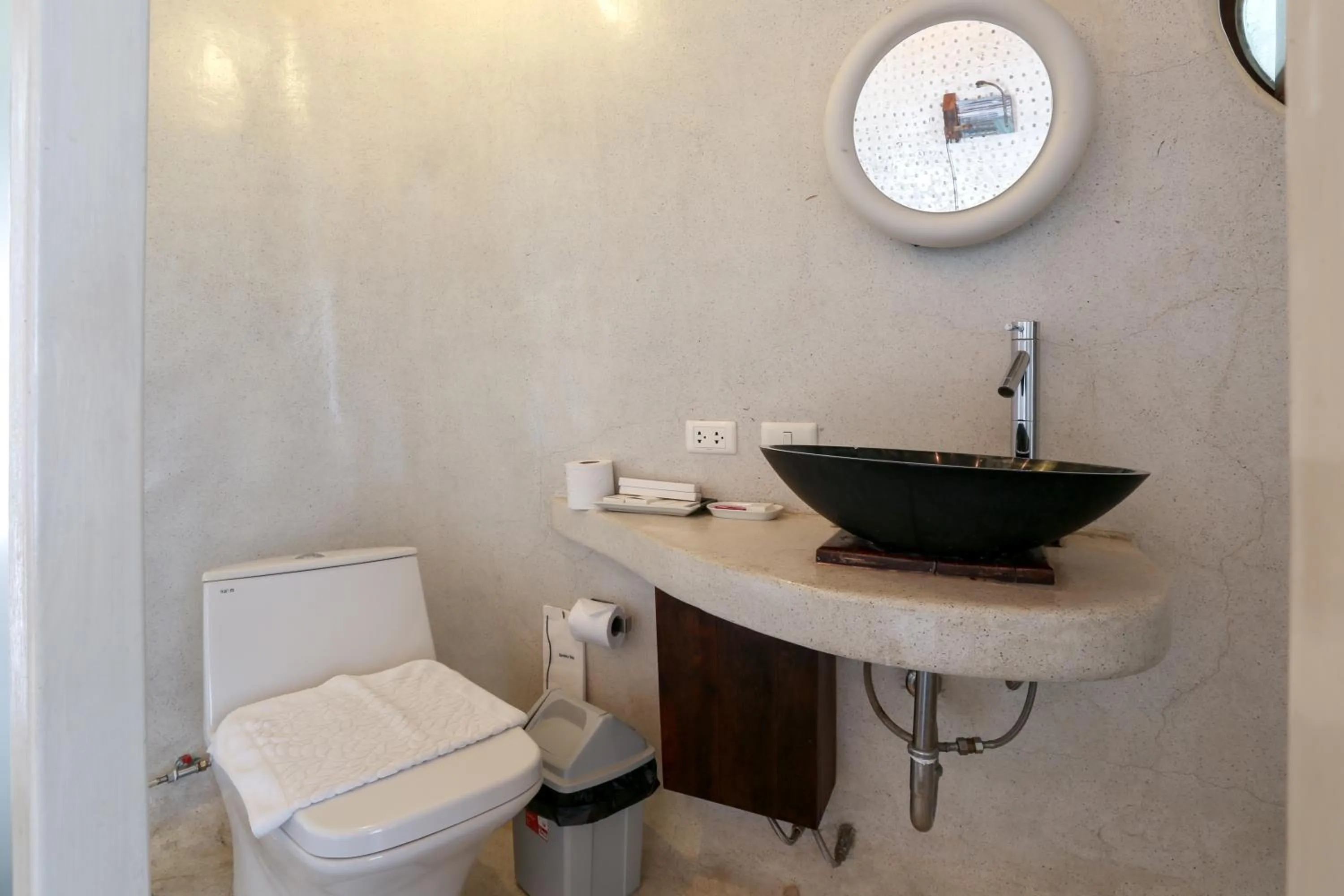 Bathroom in Mo rooms