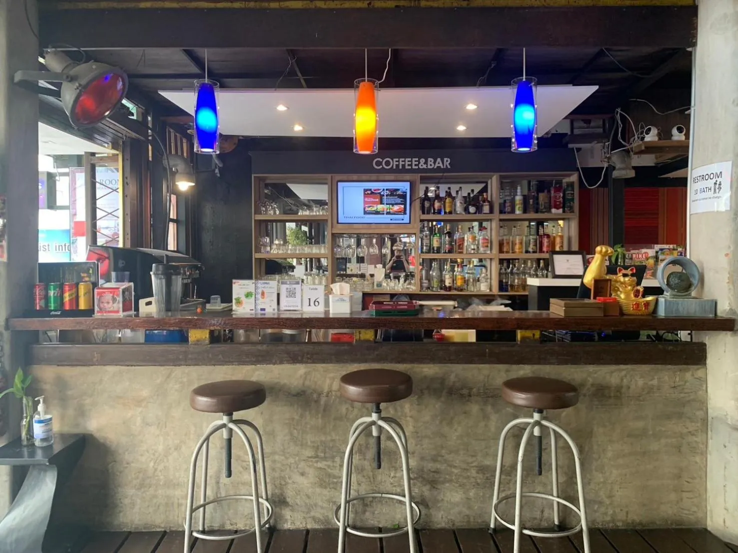 Coffee/tea facilities in Mo rooms