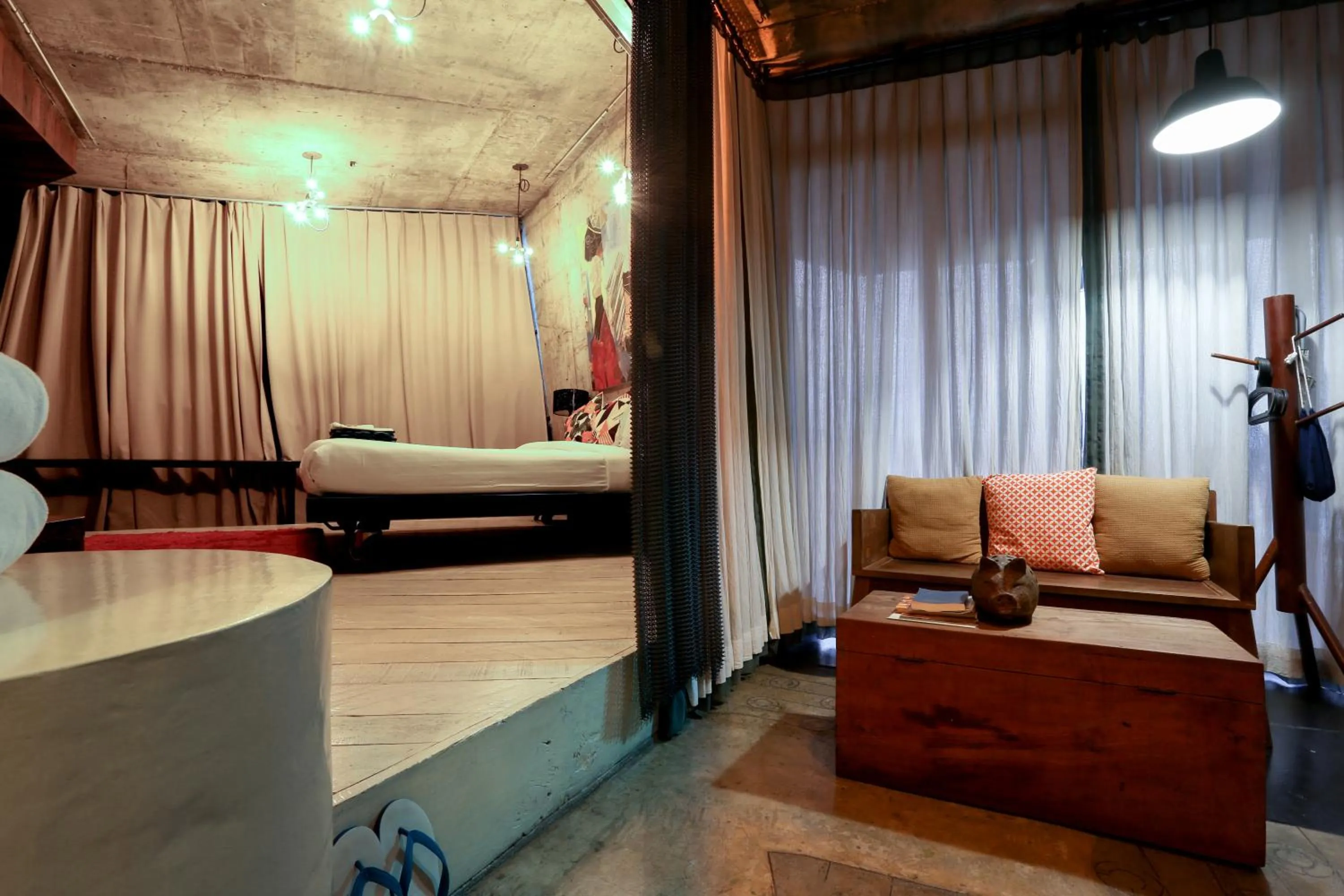 Photo of the whole room, Bed in Mo rooms