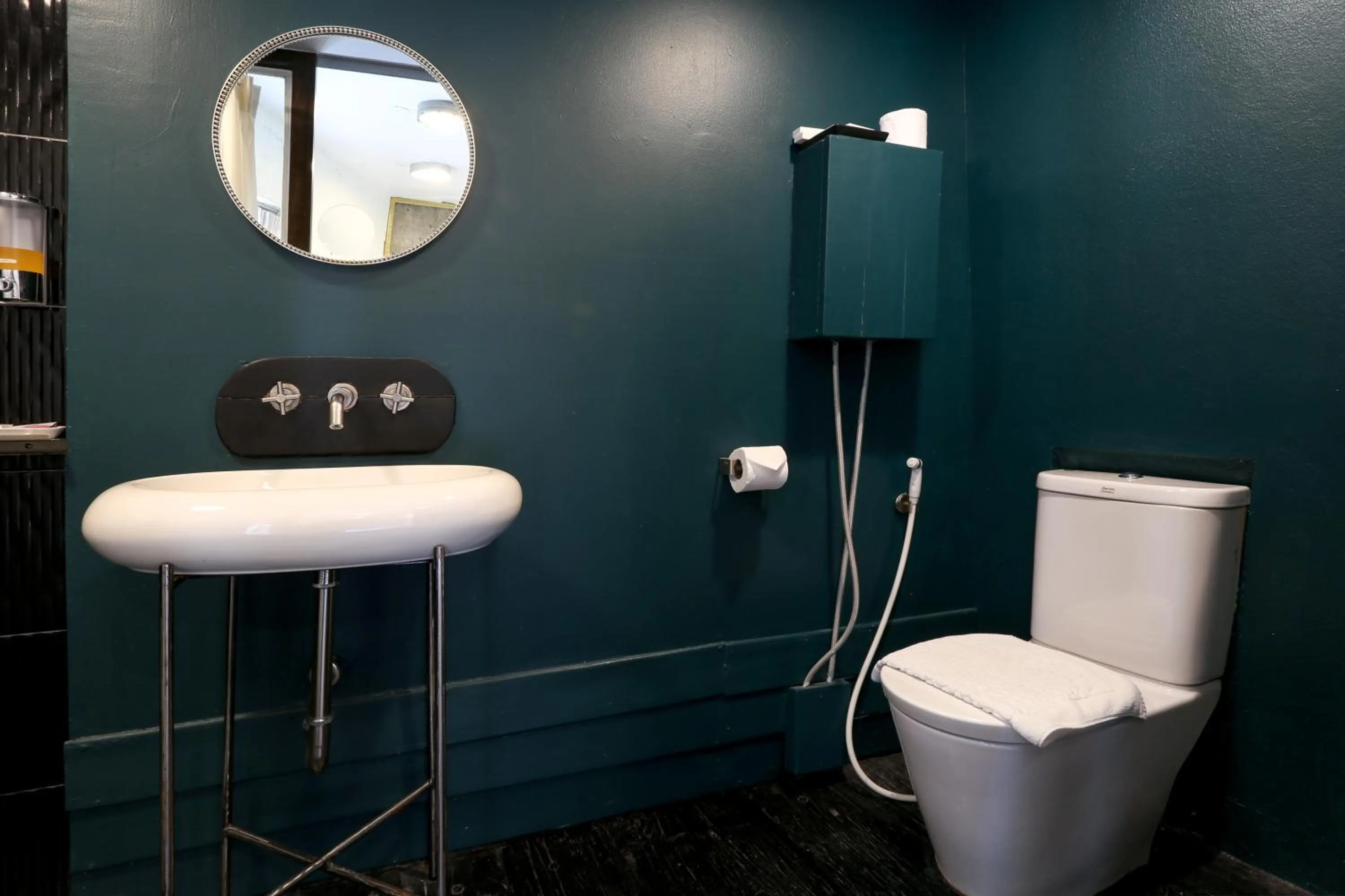 Bathroom in Mo rooms