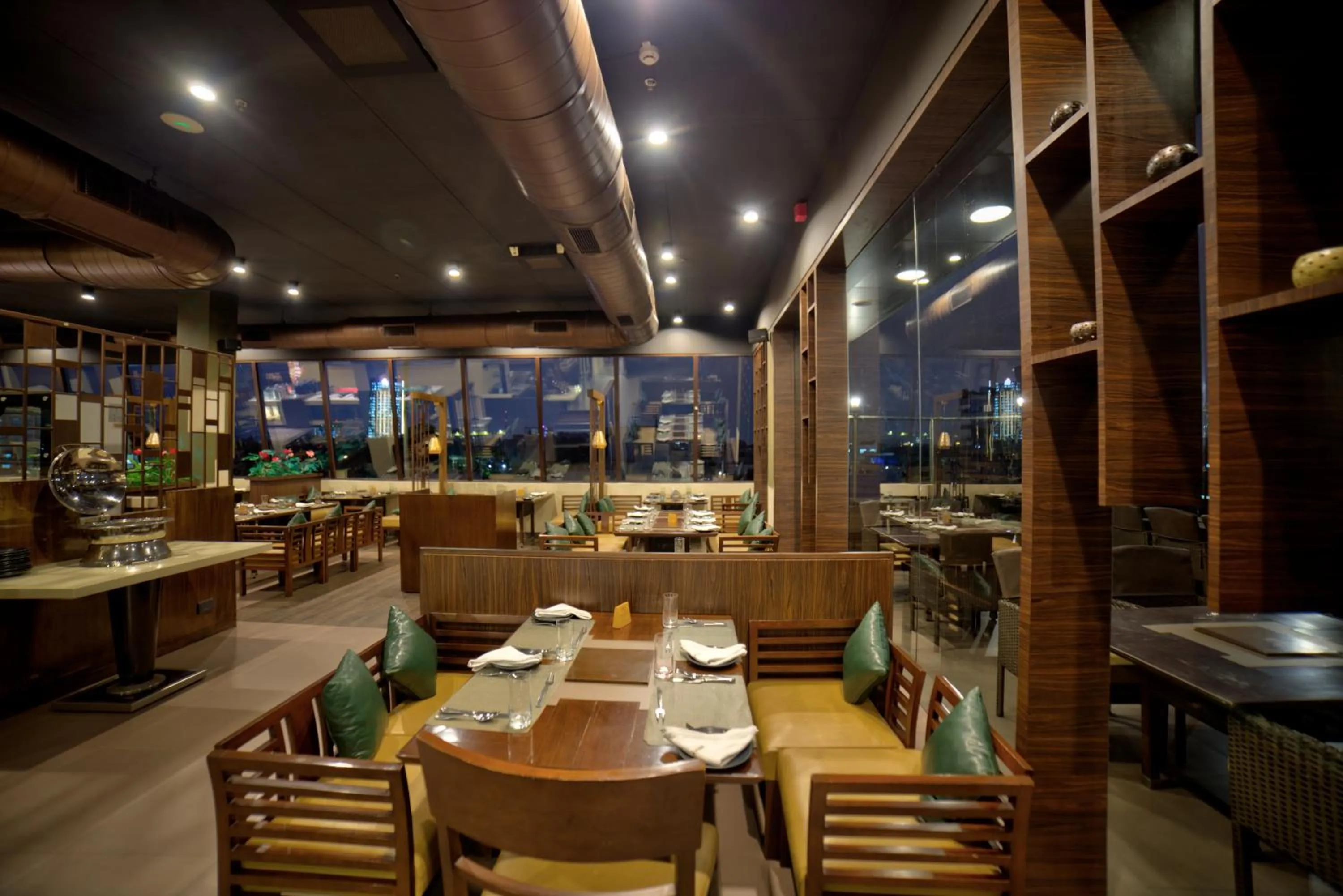 Food and drinks in Goldfinch Hotel Bangalore