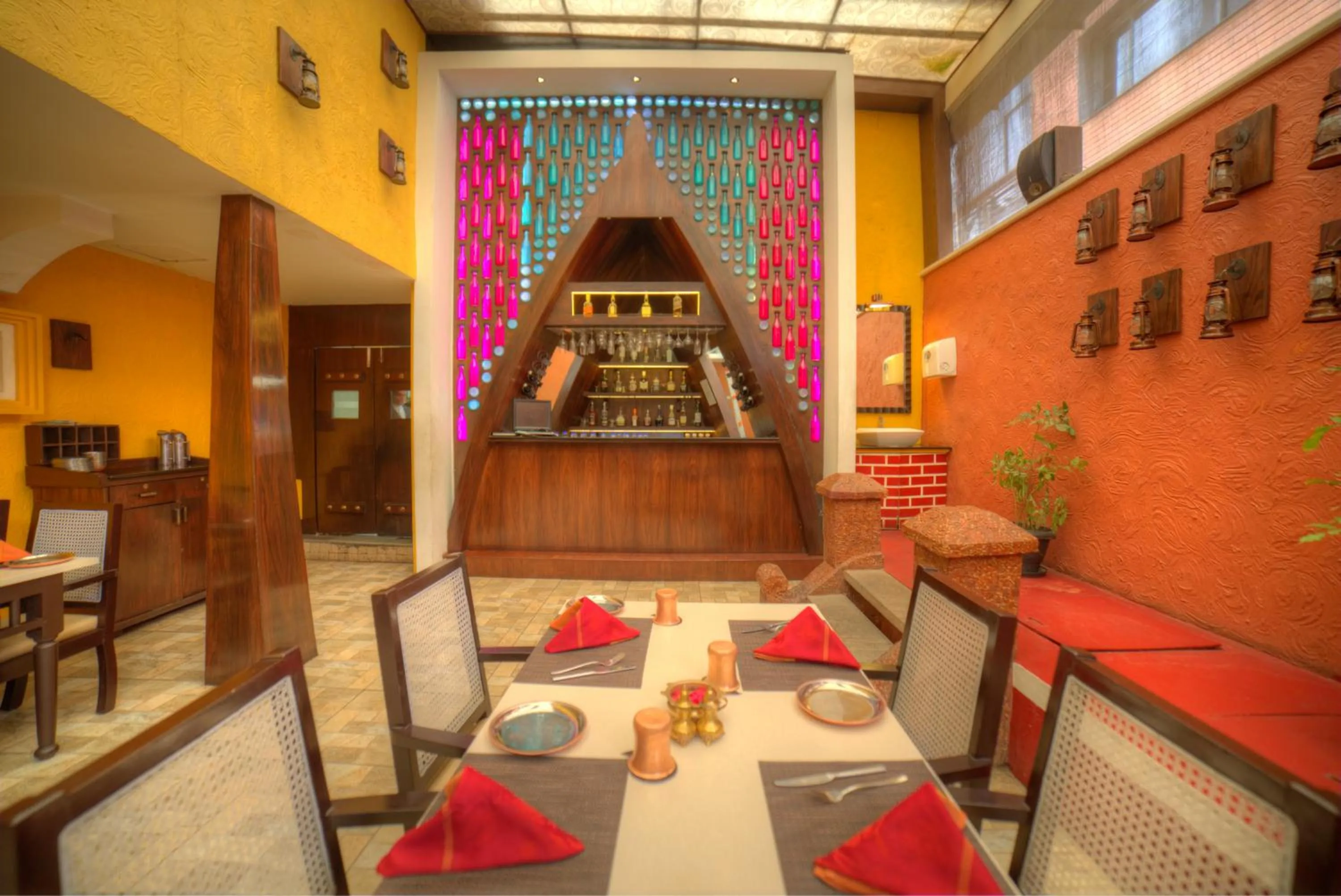 Restaurant/places to eat in Goldfinch Hotel Bangalore