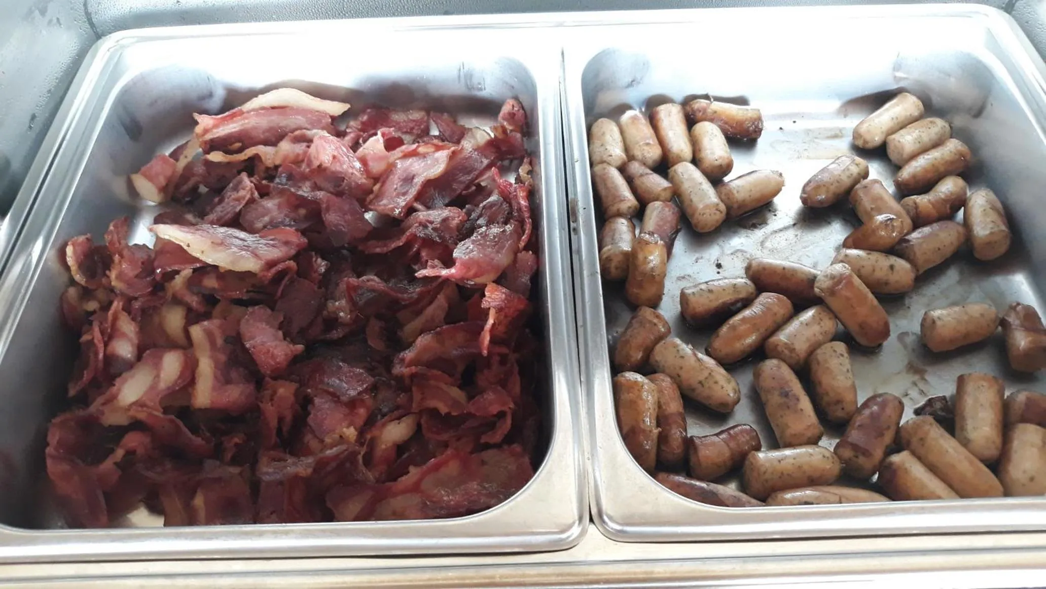 Food and drinks in Respati Beach Hotel