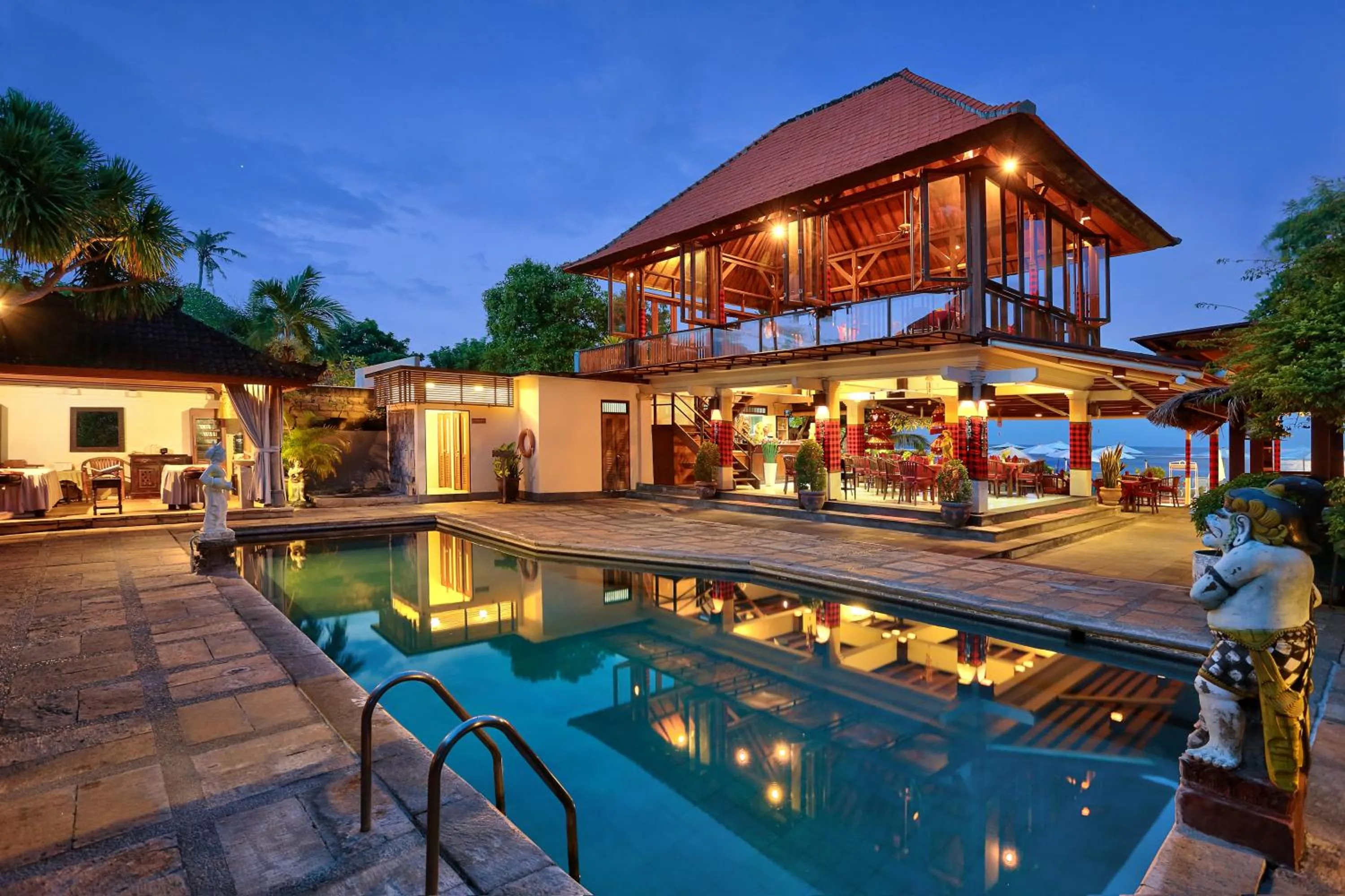 Swimming pool in Respati Beach Hotel