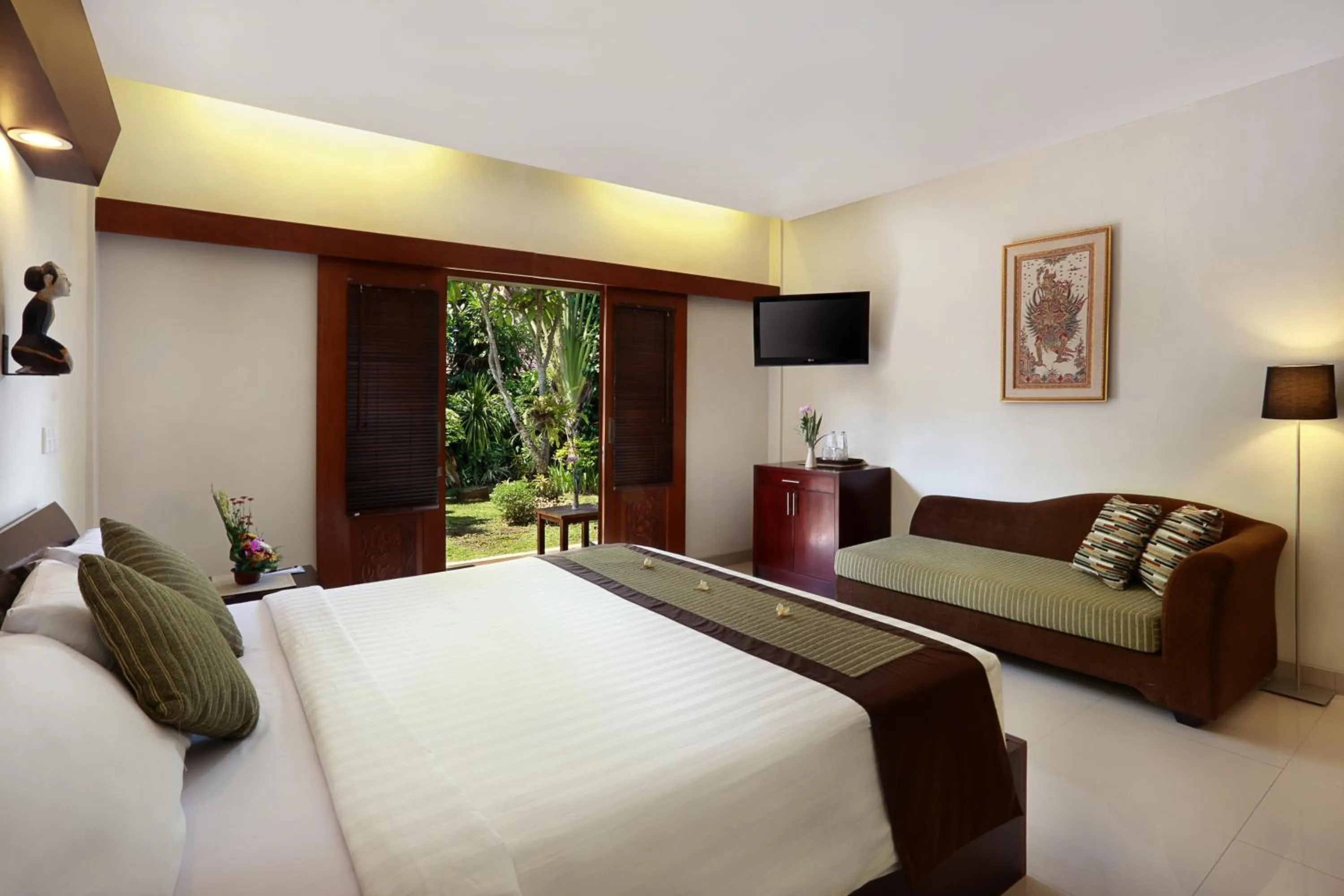 TV and multimedia, Bed in Respati Beach Hotel