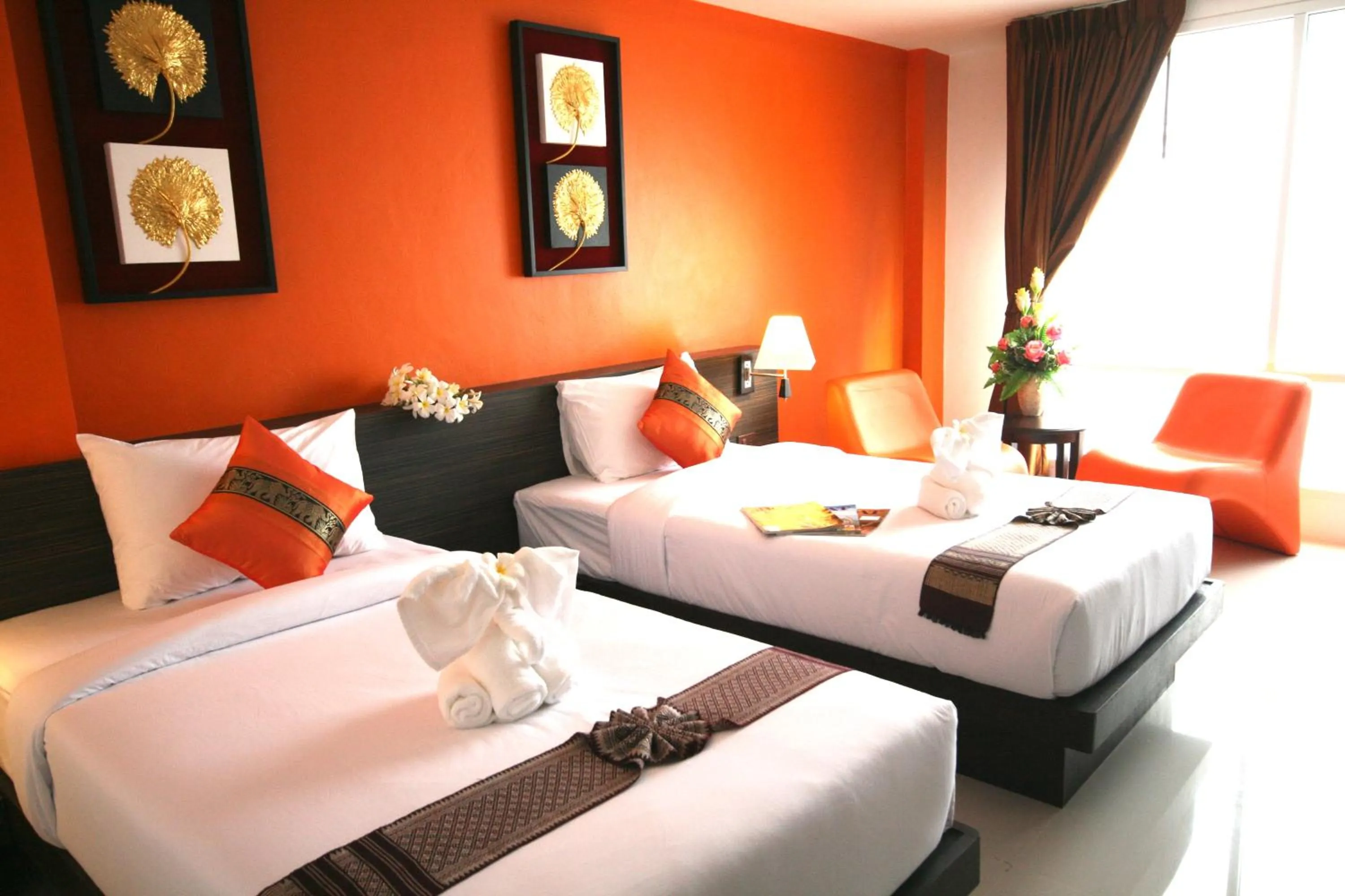 Bedroom, Bed in Twin Hotel