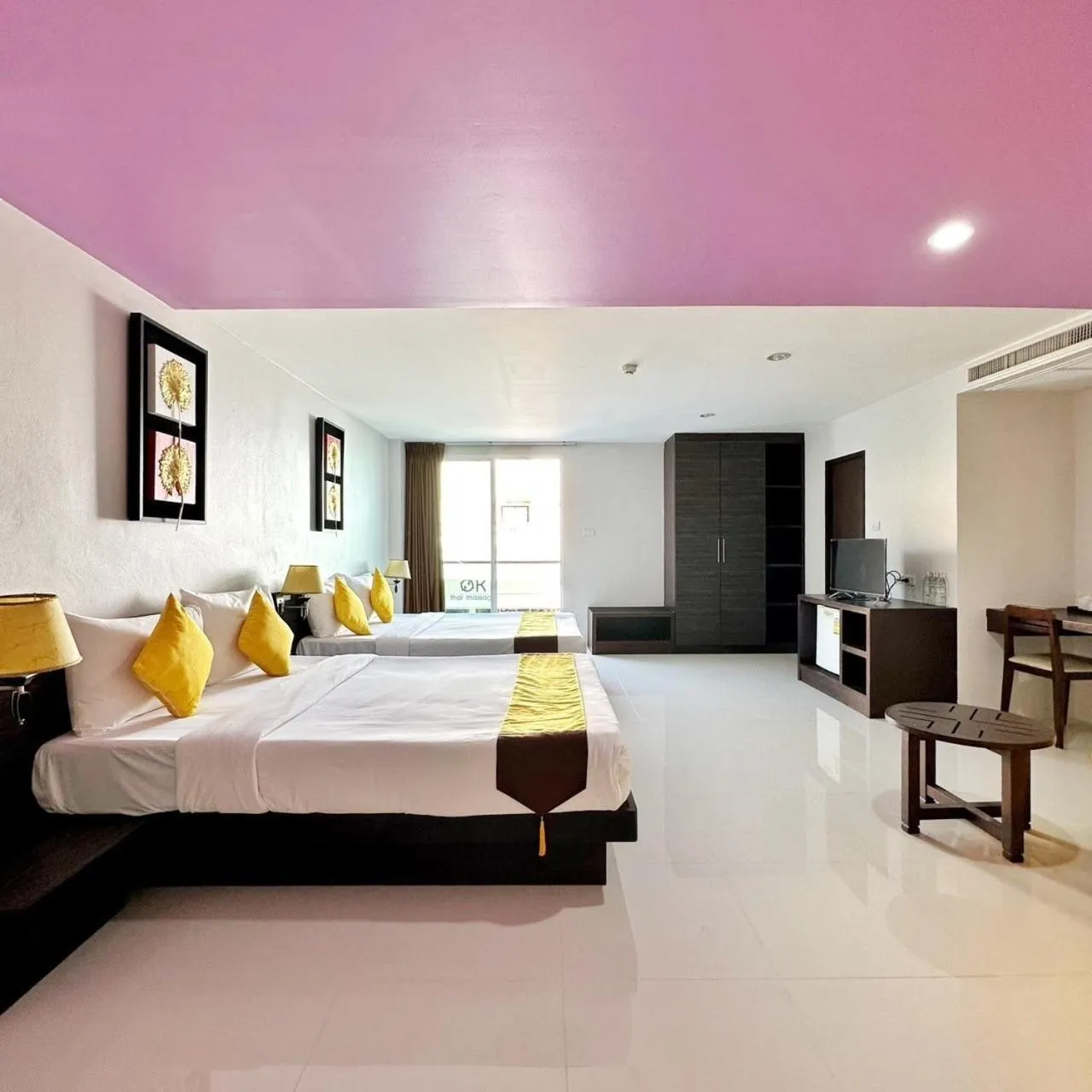 Photo of the whole room, Bed in Twin Hotel