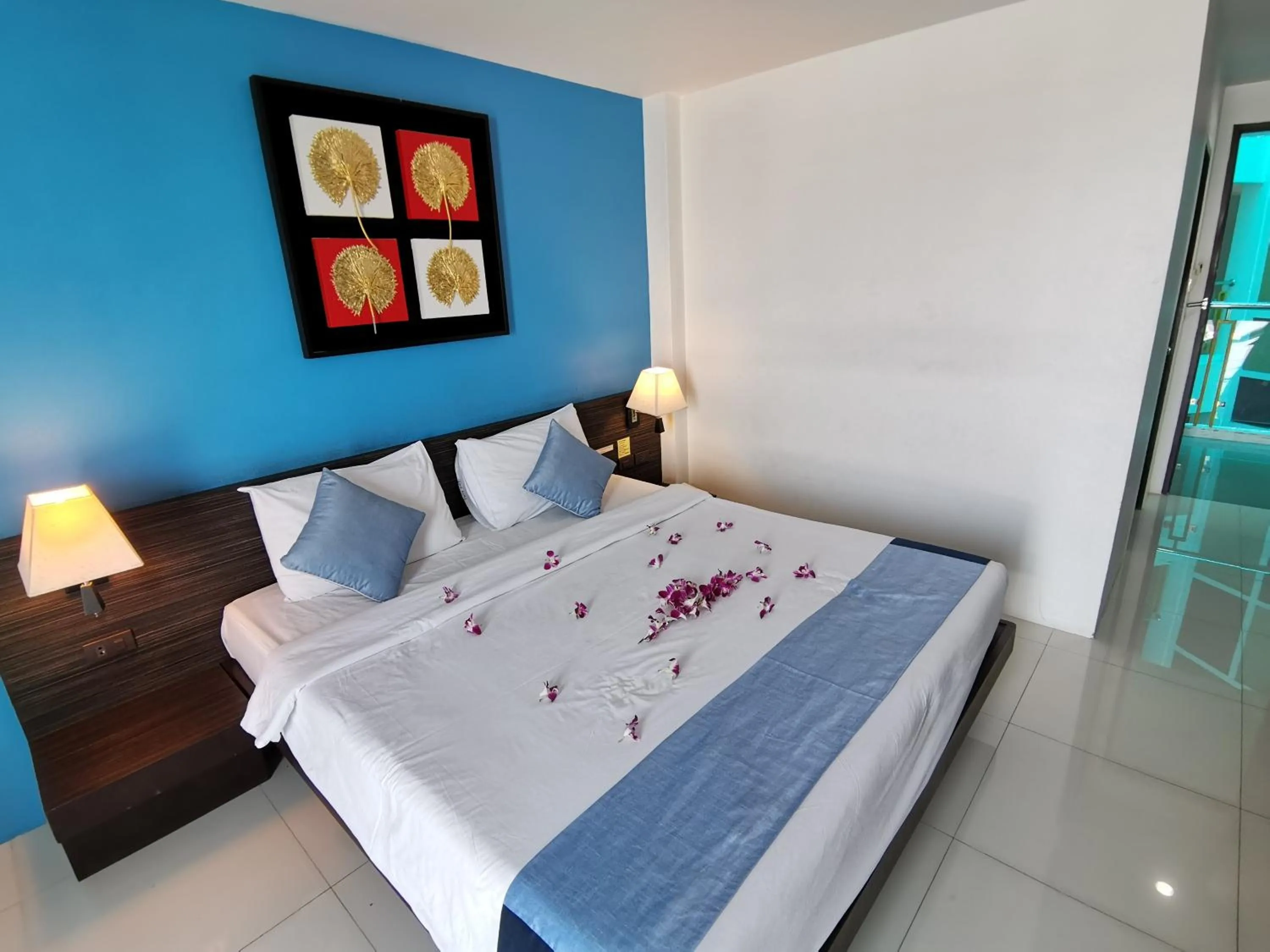 Bedroom, Bed in Twin Hotel