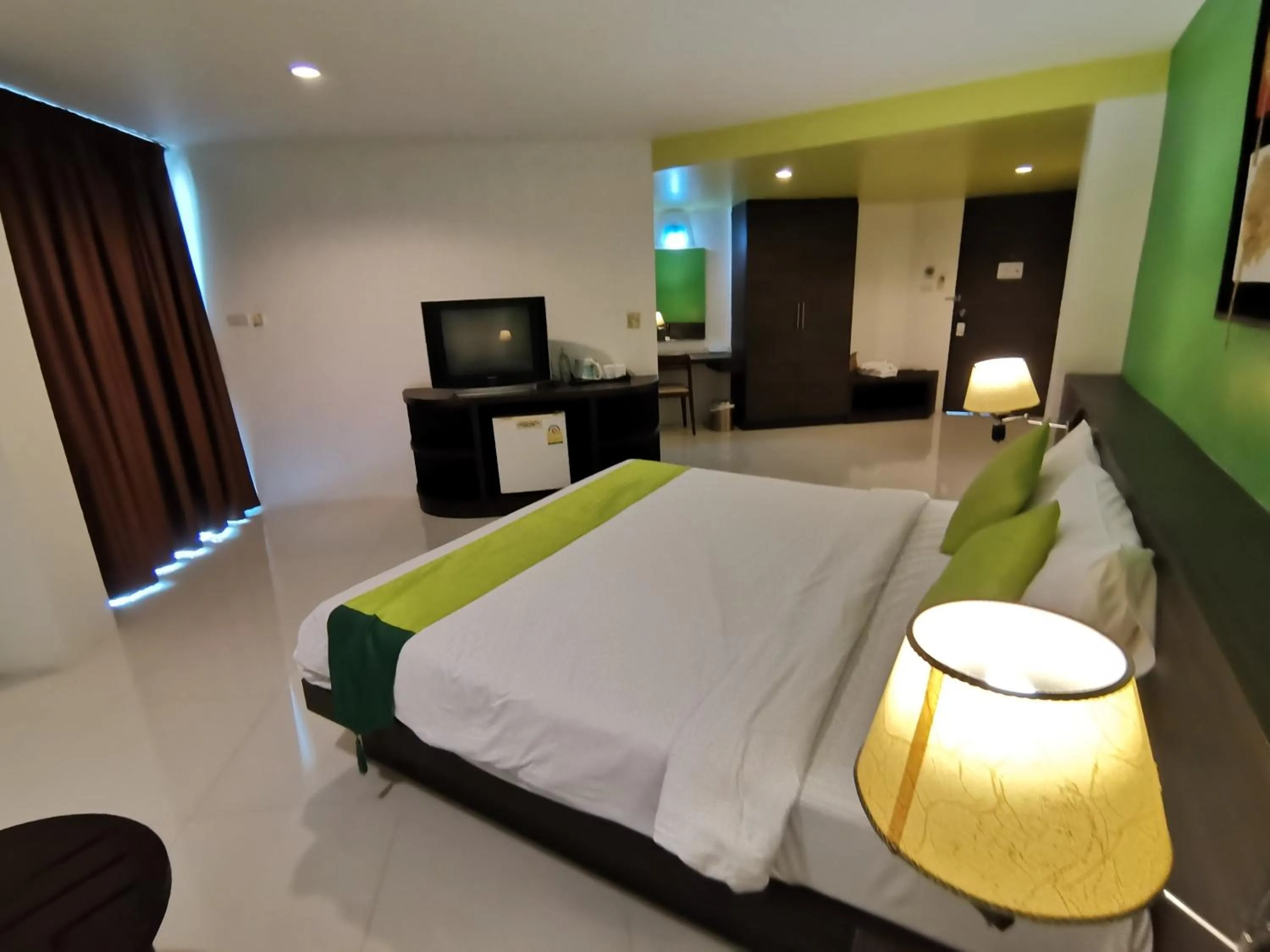 bunk bed, Bed in Twin Hotel