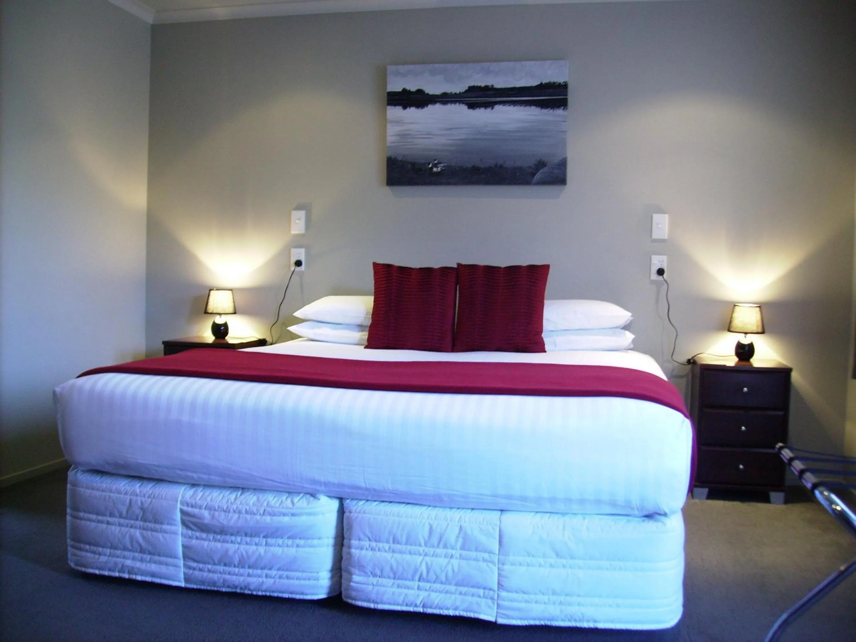 Bedroom, Bed in Albert Court Motor Lodge