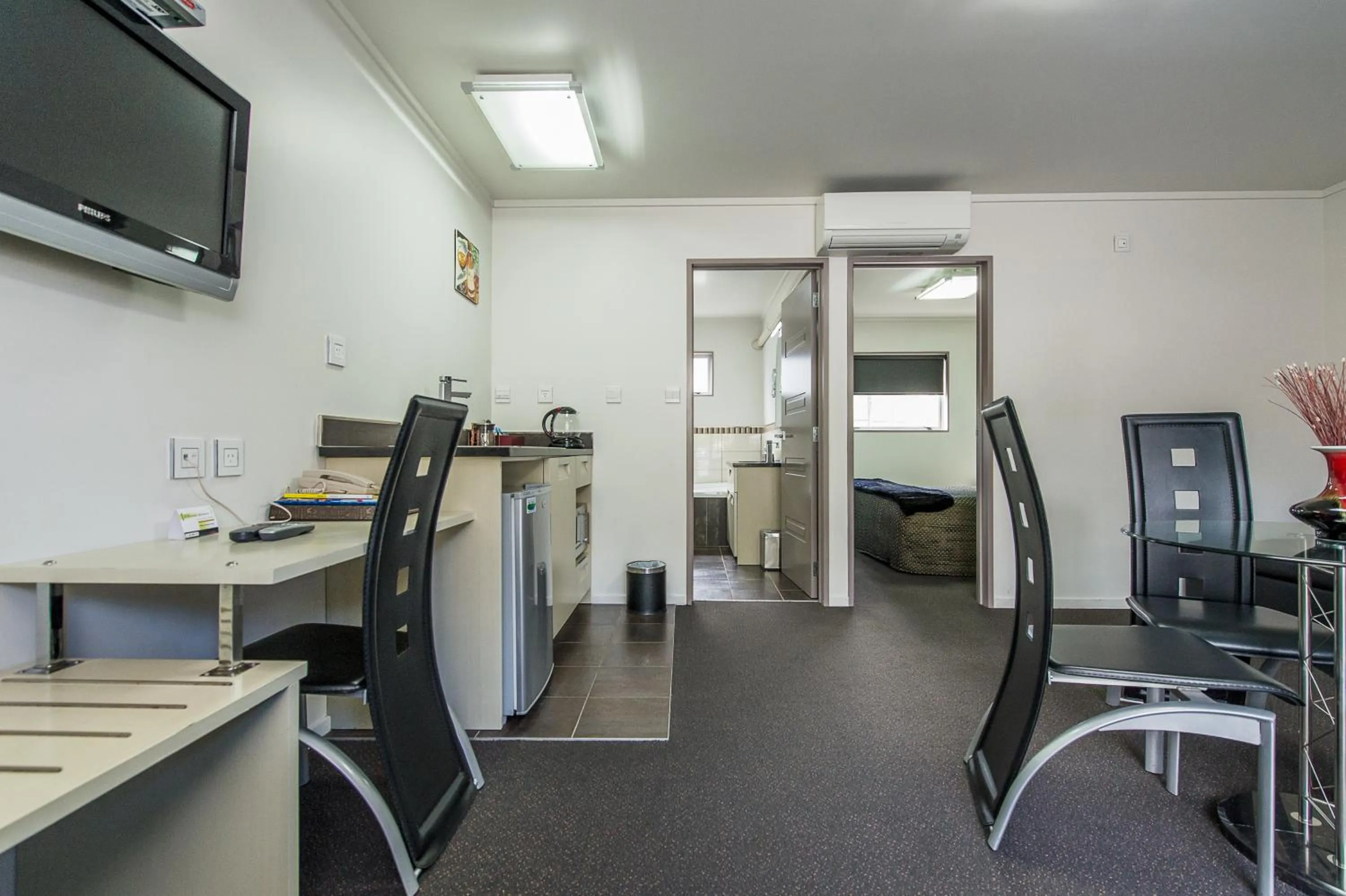 Kitchen or kitchenette in 151 On London Motel & Conference Centre
