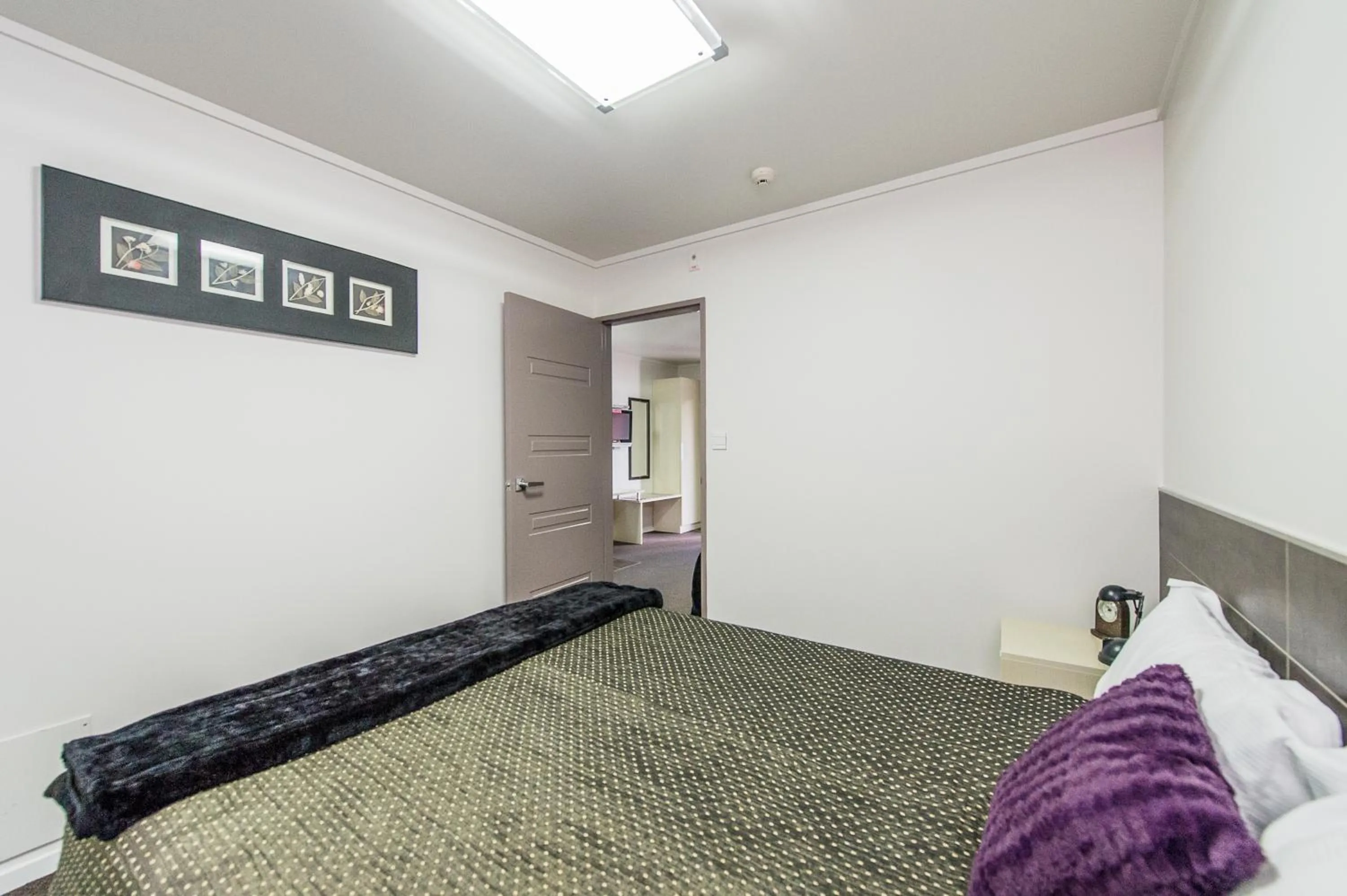 Bedroom, Bed in 151 On London Motel & Conference Centre