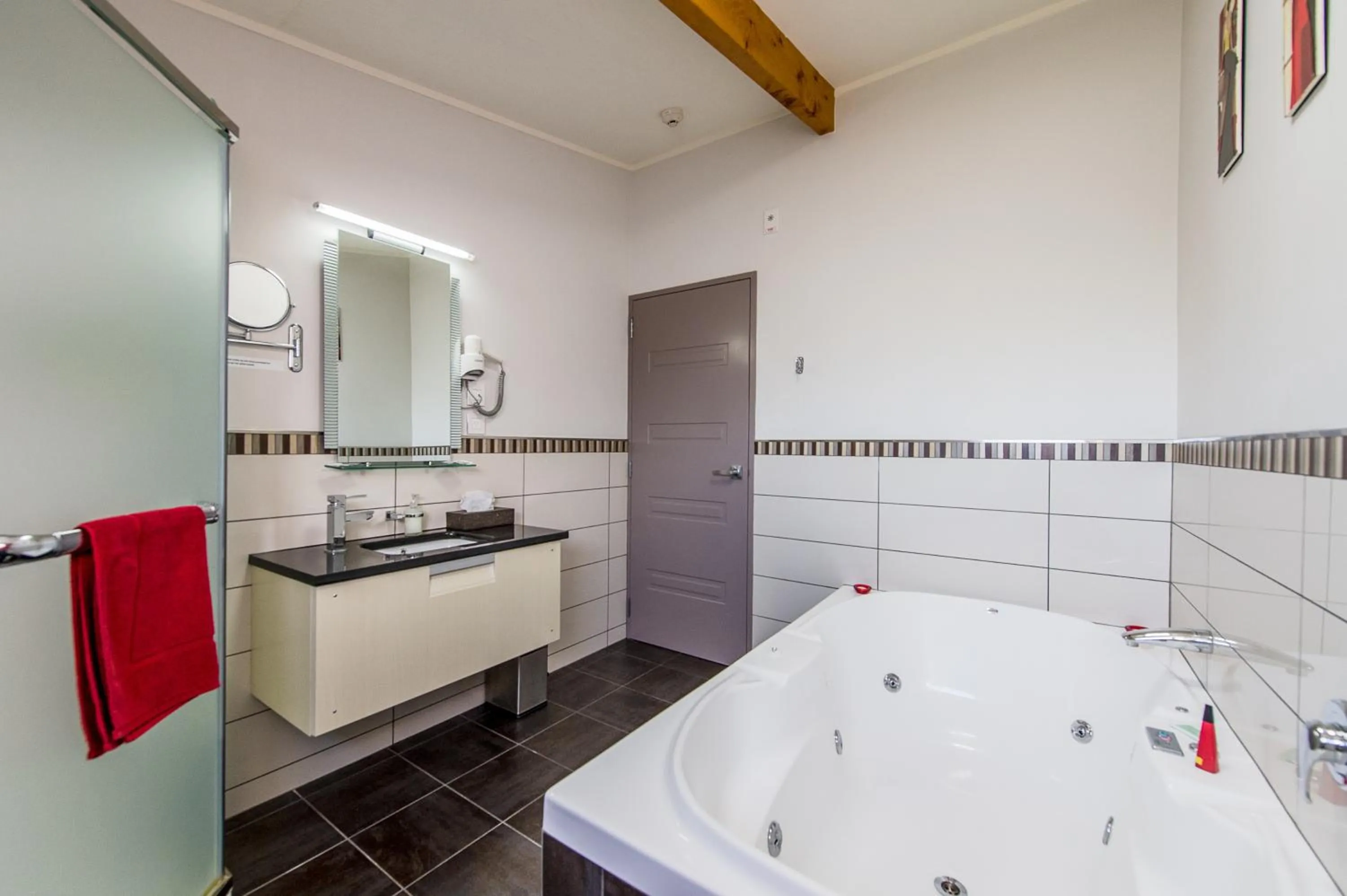 Bathroom in 151 On London Motel & Conference Centre