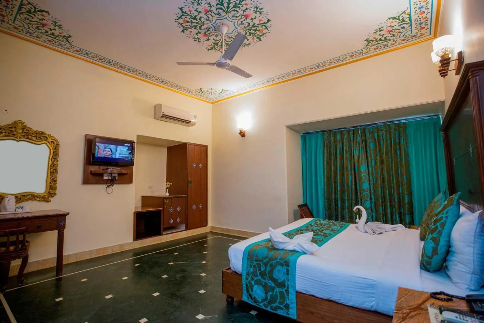 Photo of the whole room, Bed in Nahargarh Haveli-Near Train station Metro