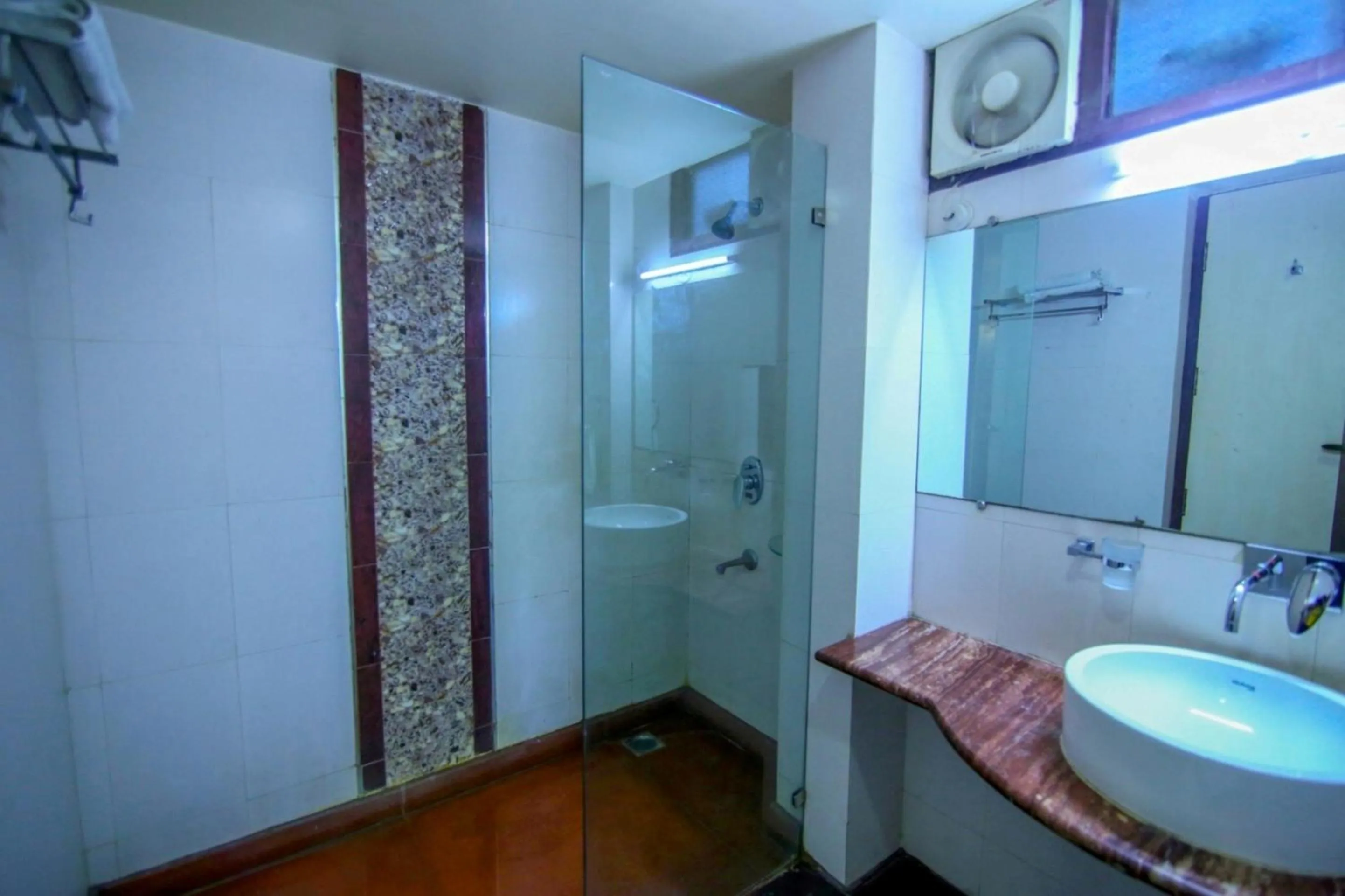 Bathroom in Nahargarh Haveli-Near Train station Metro