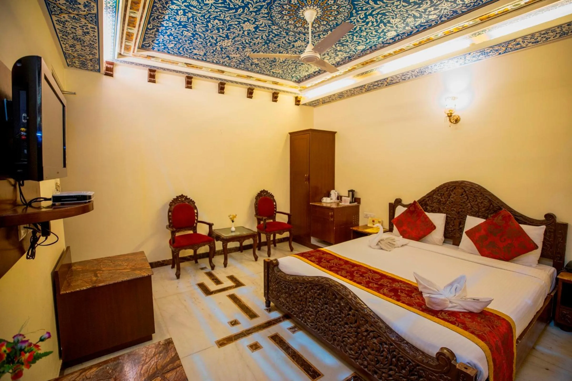 Photo of the whole room, Bed in Nahargarh Haveli-Near Train station Metro