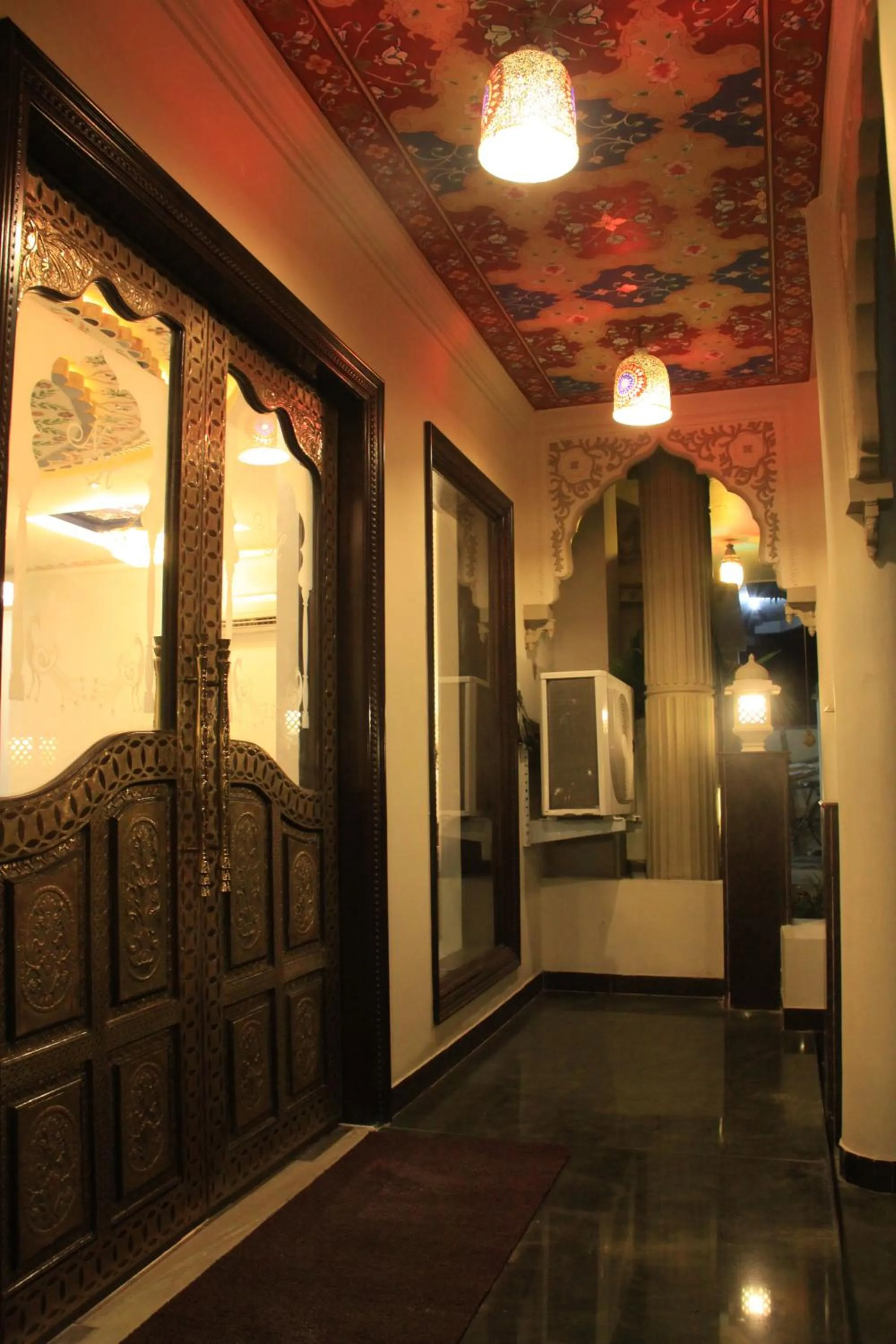 Night in Nahargarh Haveli-Near Train station Metro