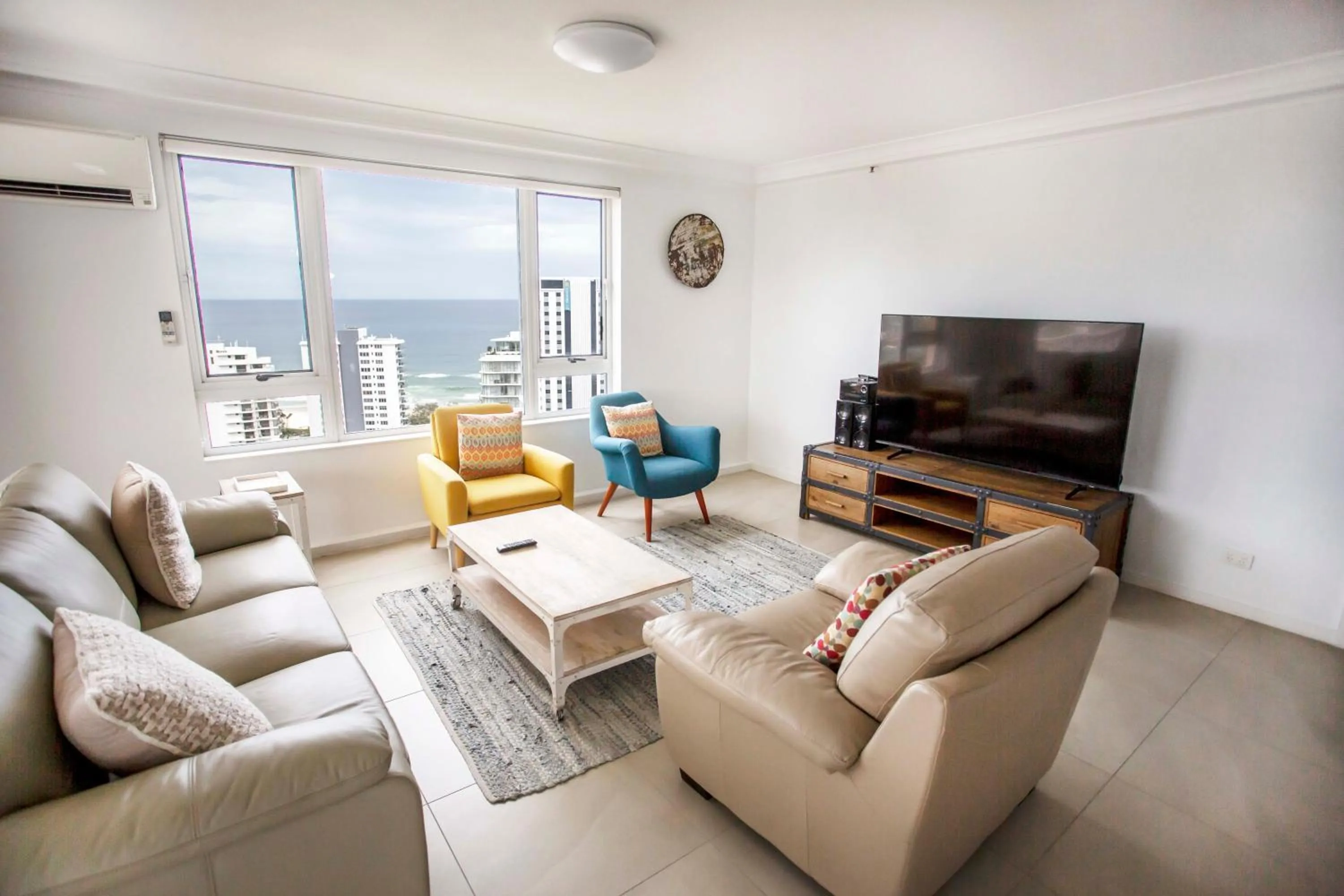 Communal lounge/ TV room in Belle Maison Apartments - Official