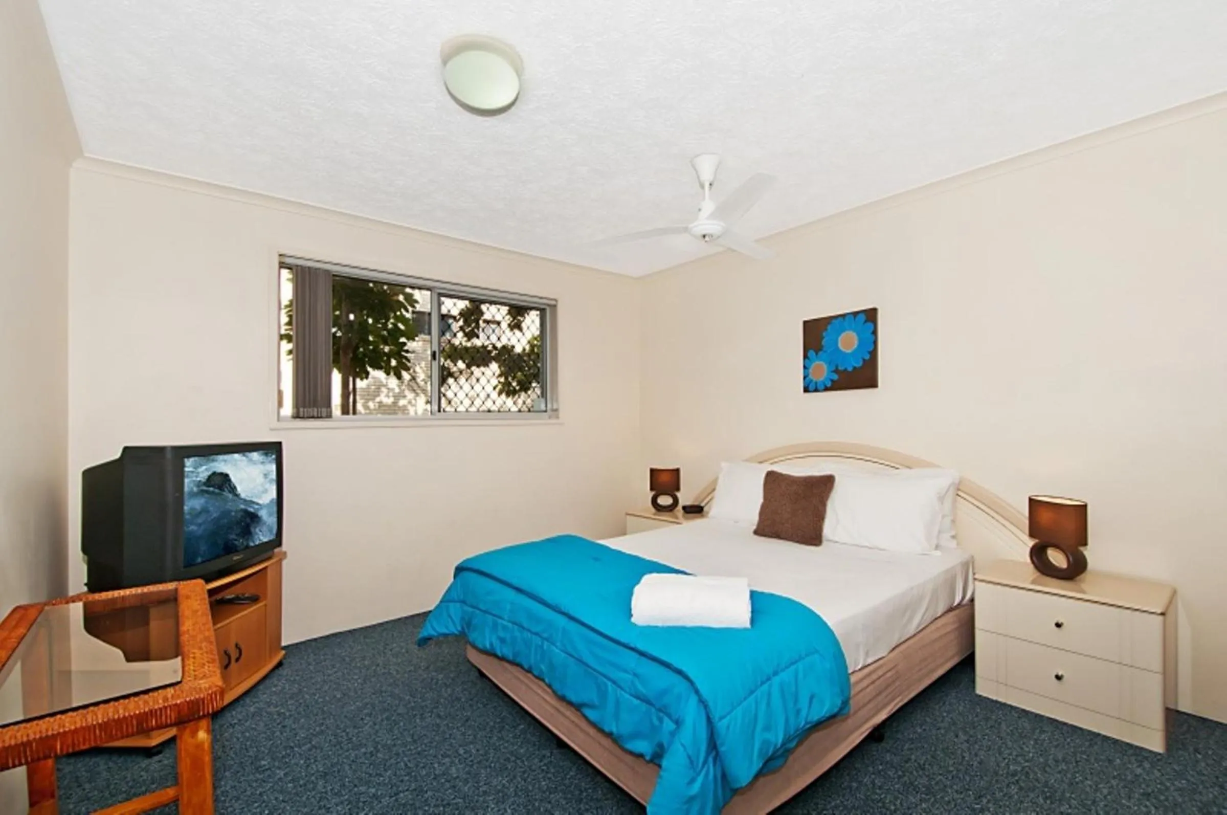 Photo of the whole room, Bed in Champelli Palms Apartments