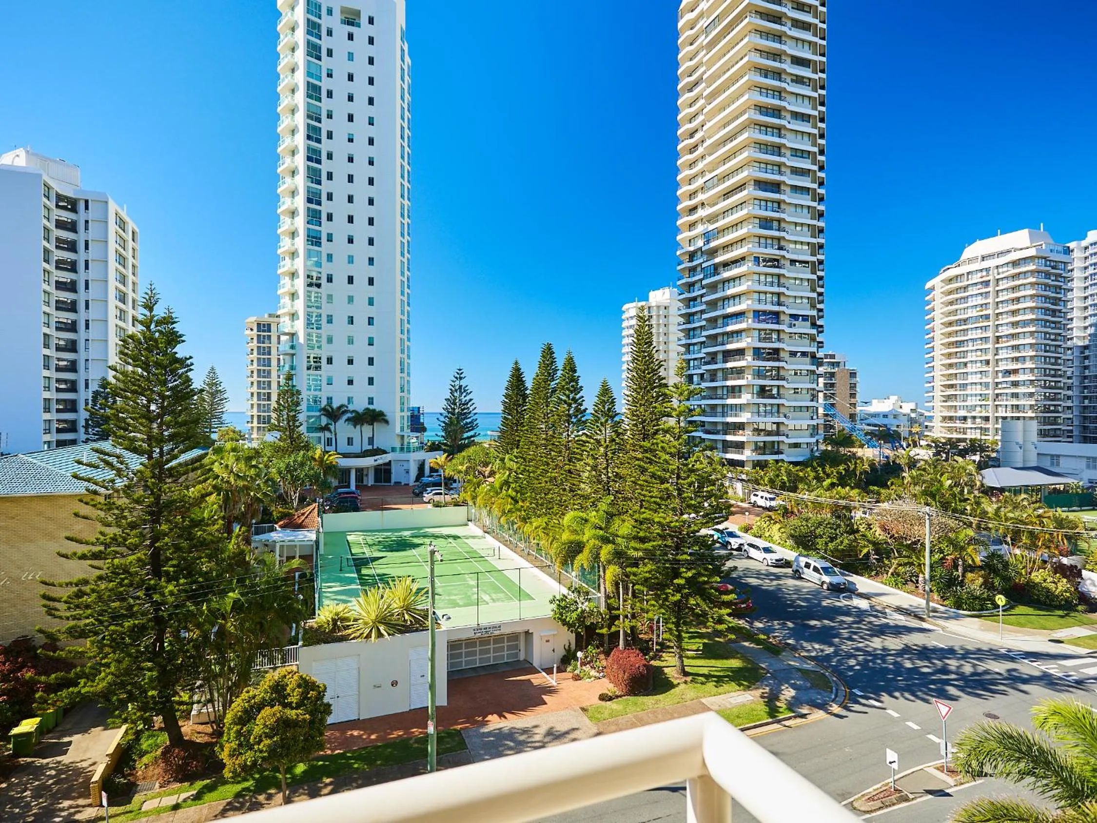 Street view in Maldives Resort Main Beach, Gold Coast