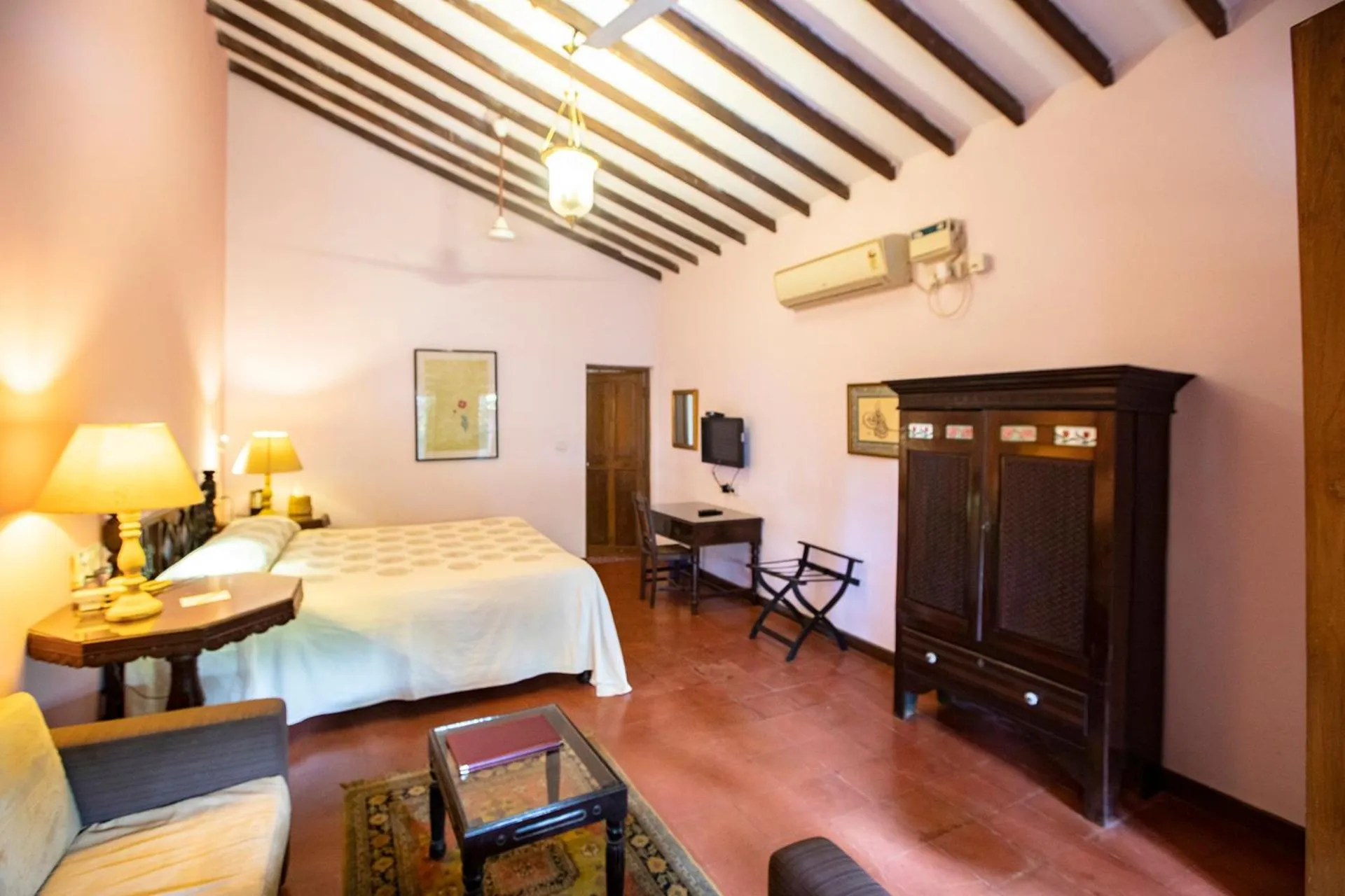 Photo of the whole room, Bed in Presa di Goa - Managed by Smith and Appy