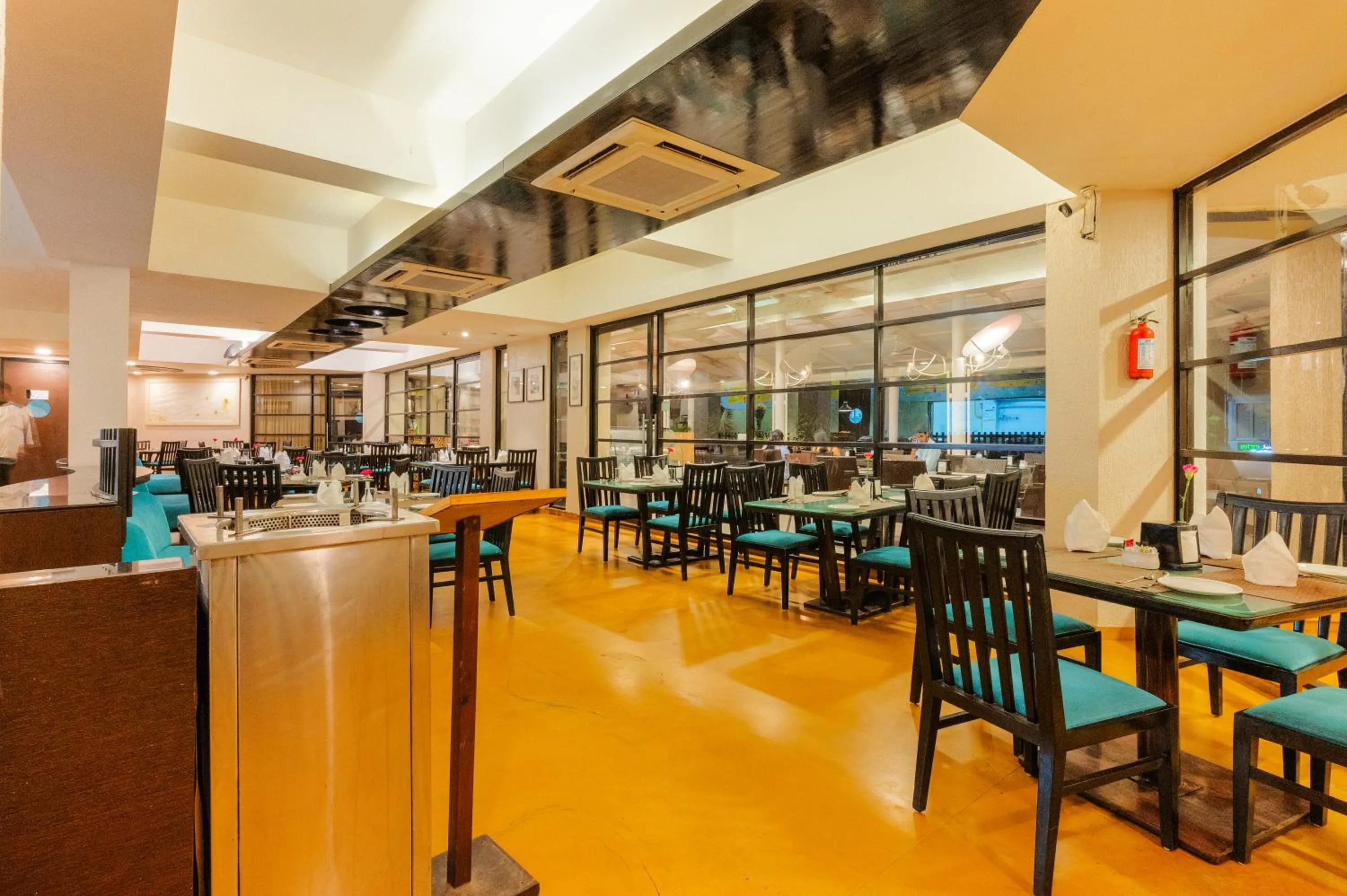 Restaurant/places to eat in Whispering Palms Beach Resort