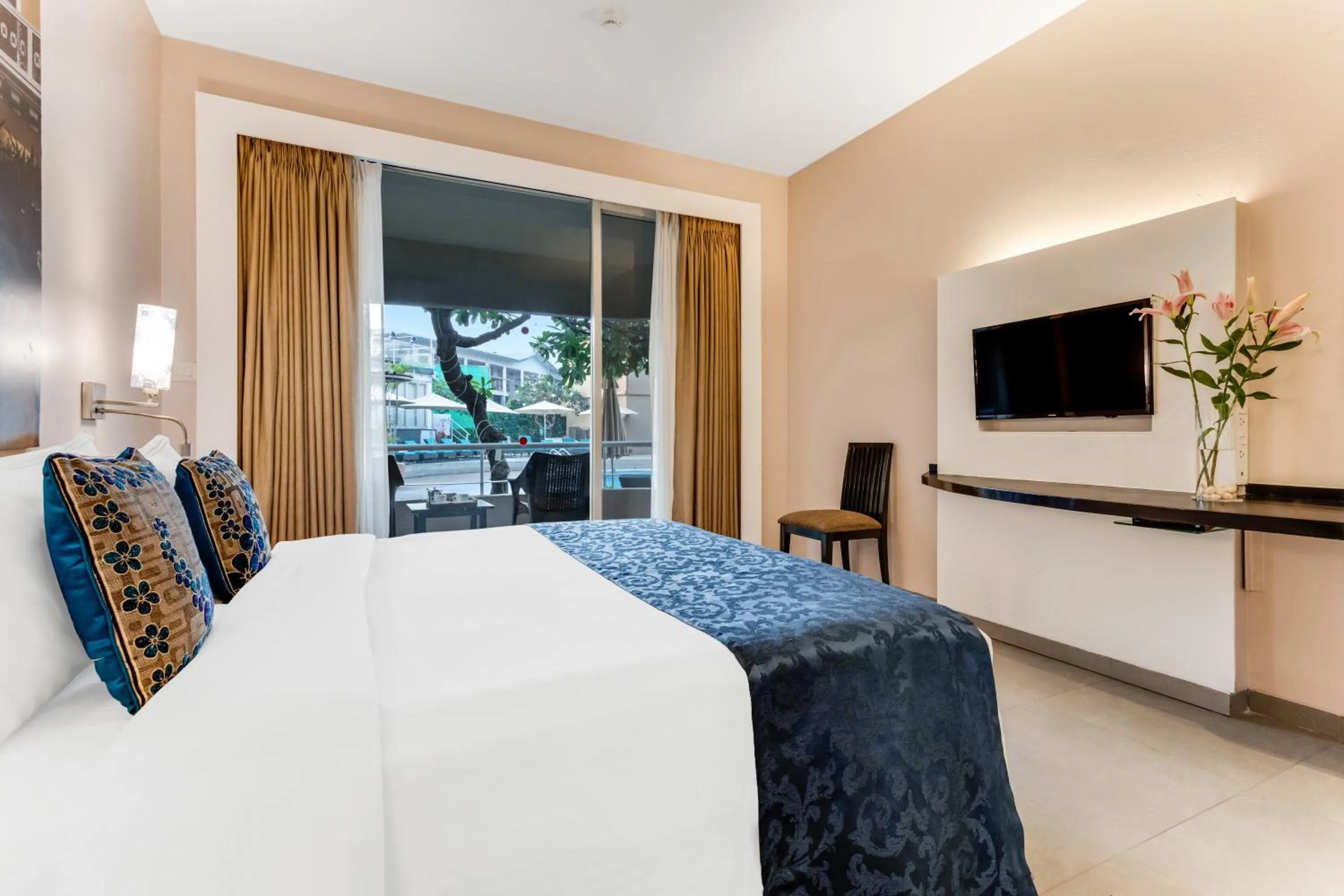 Bed in Whispering Palms Beach Resort