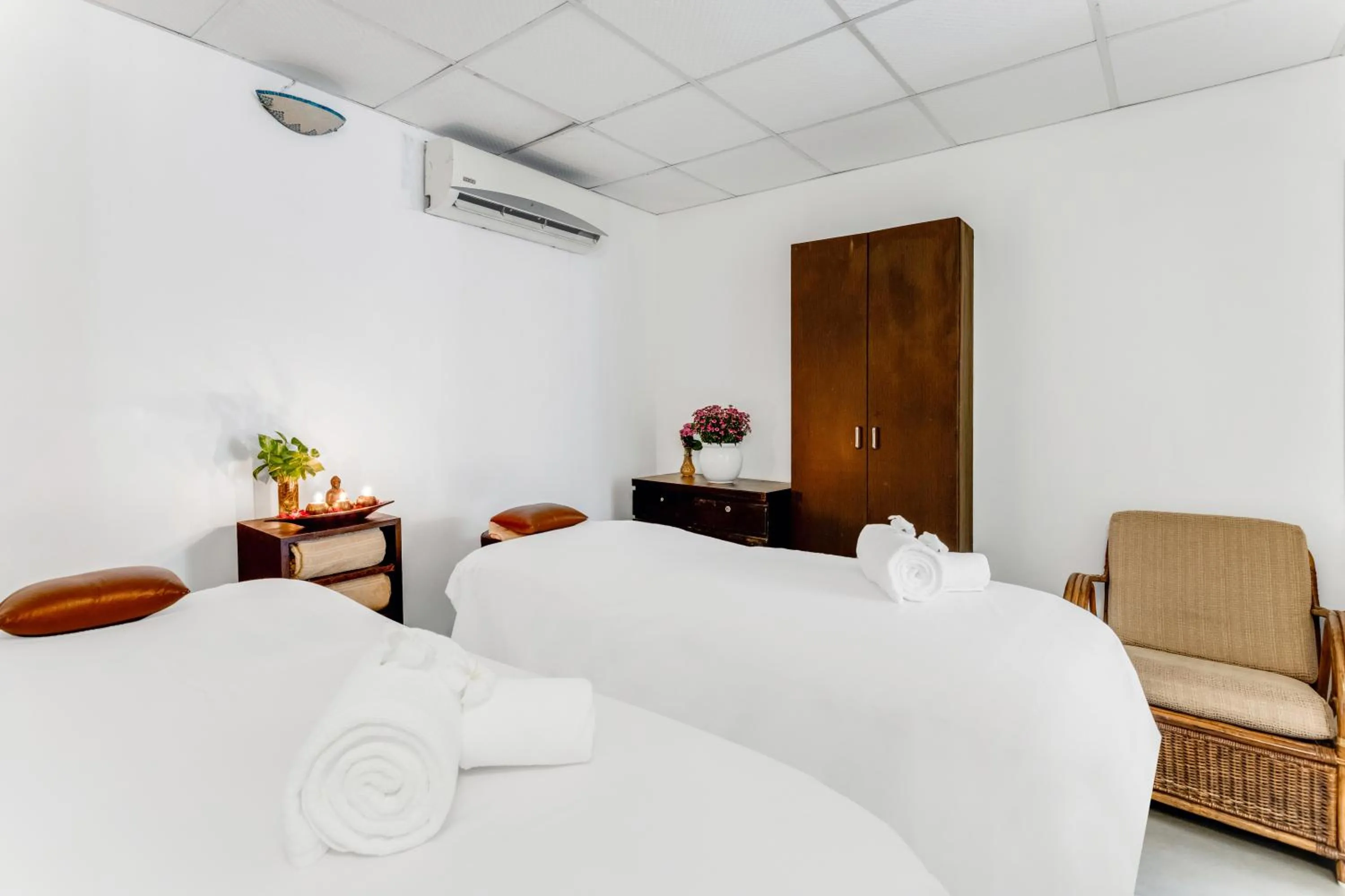 Spa and wellness centre/facilities, Bed in Whispering Palms Beach Resort