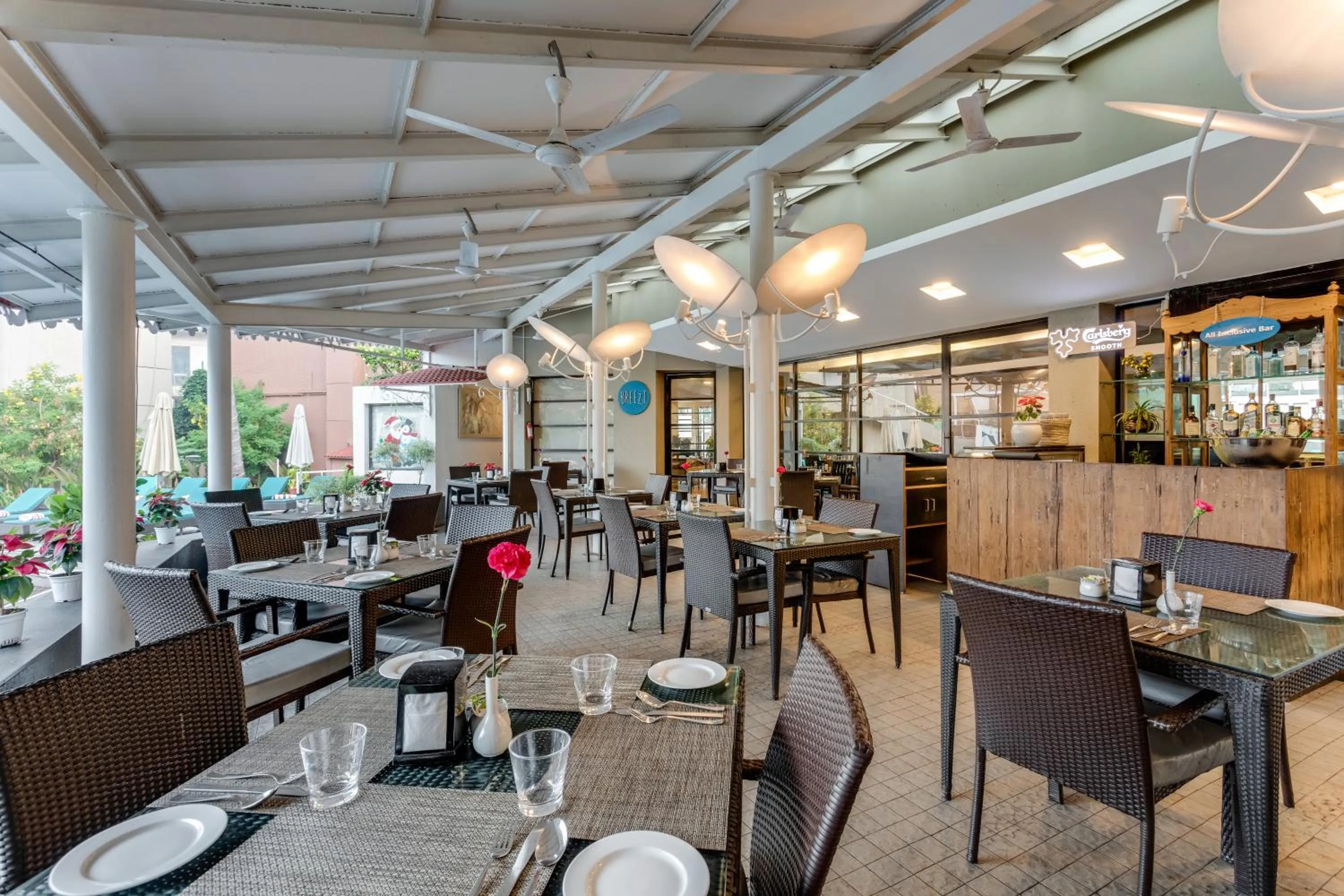 Restaurant/places to eat in Whispering Palms Beach Resort