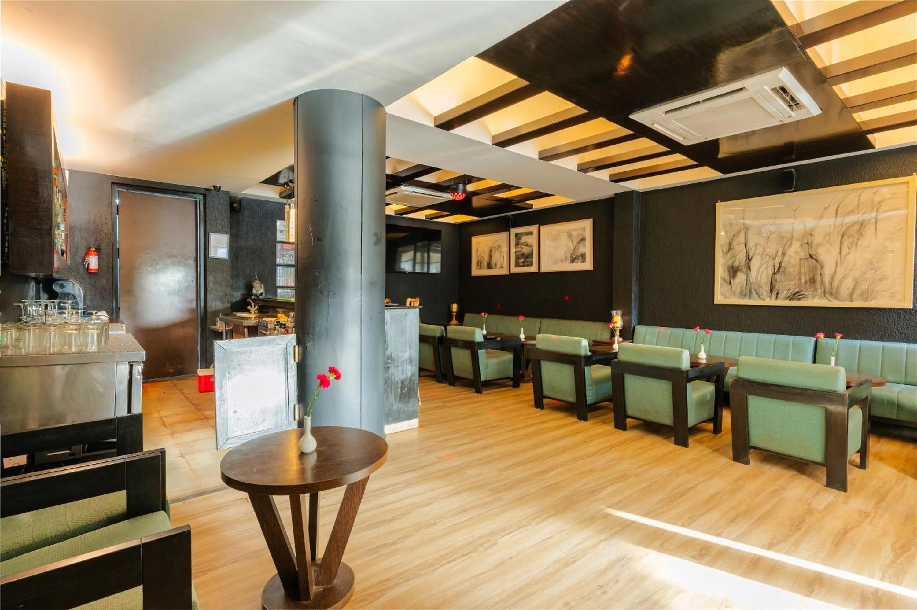 Restaurant/places to eat in Whispering Palms Beach Resort