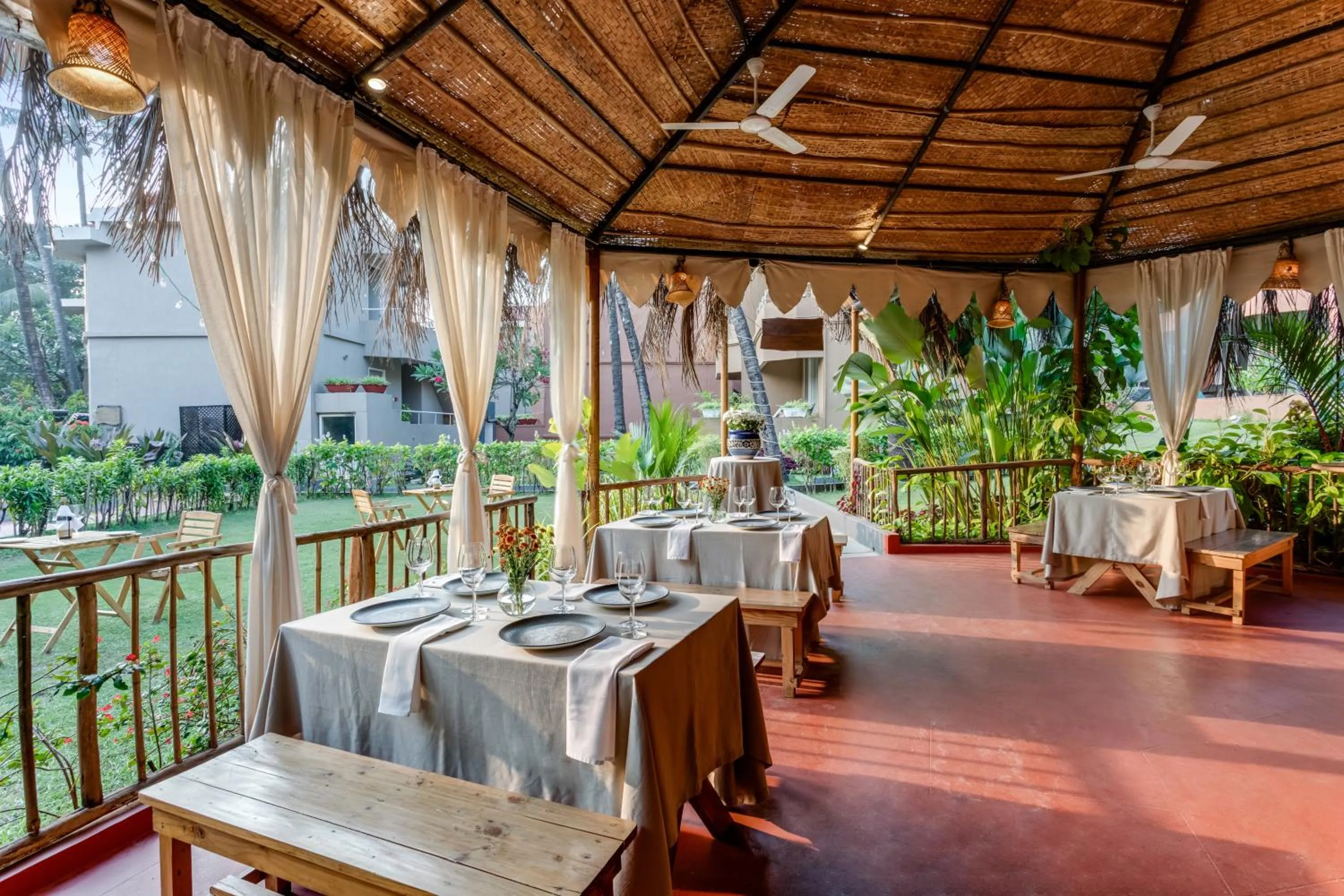 Restaurant/places to eat in Whispering Palms Beach Resort