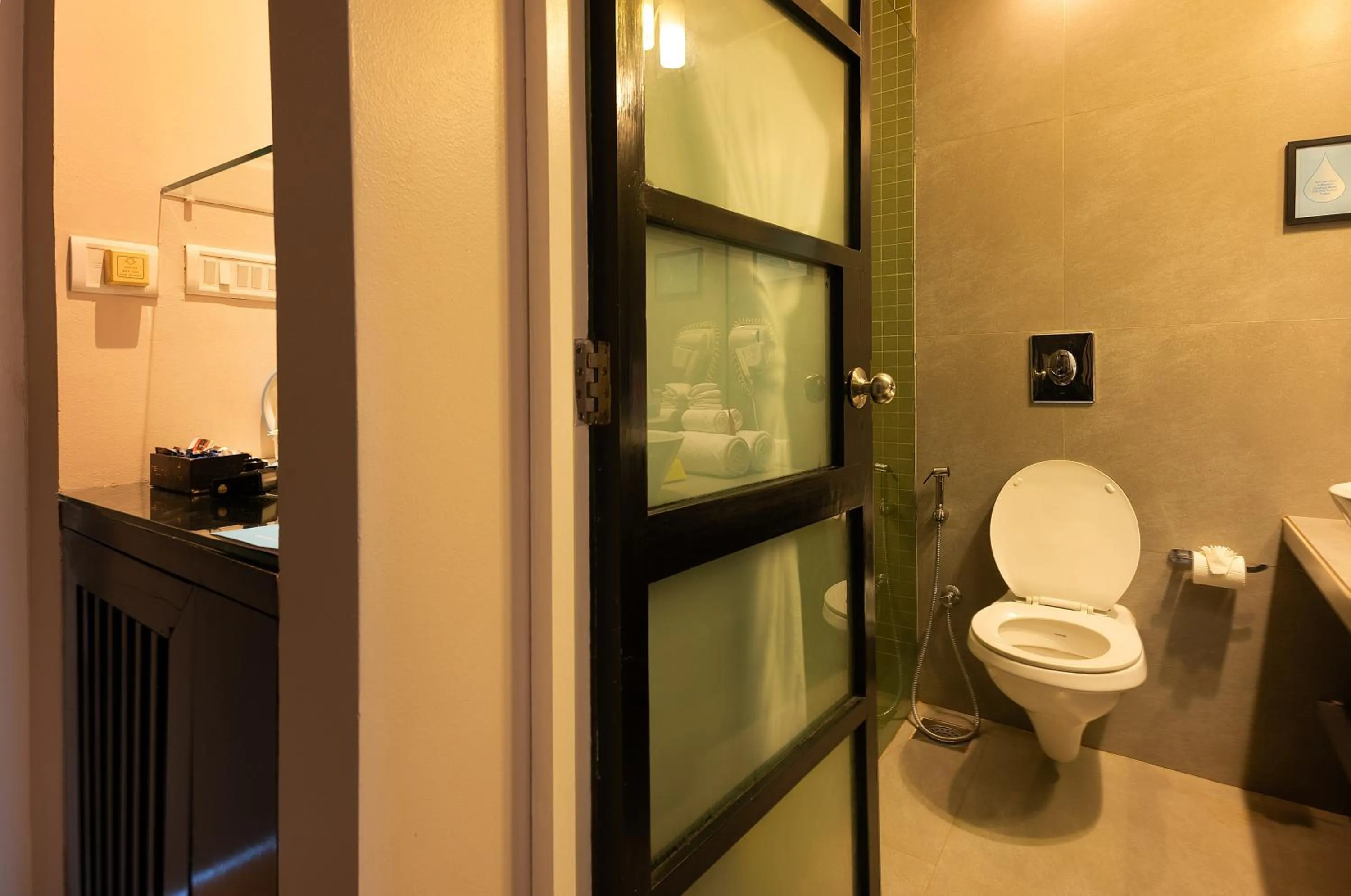 Shower in Whispering Palms Beach Resort