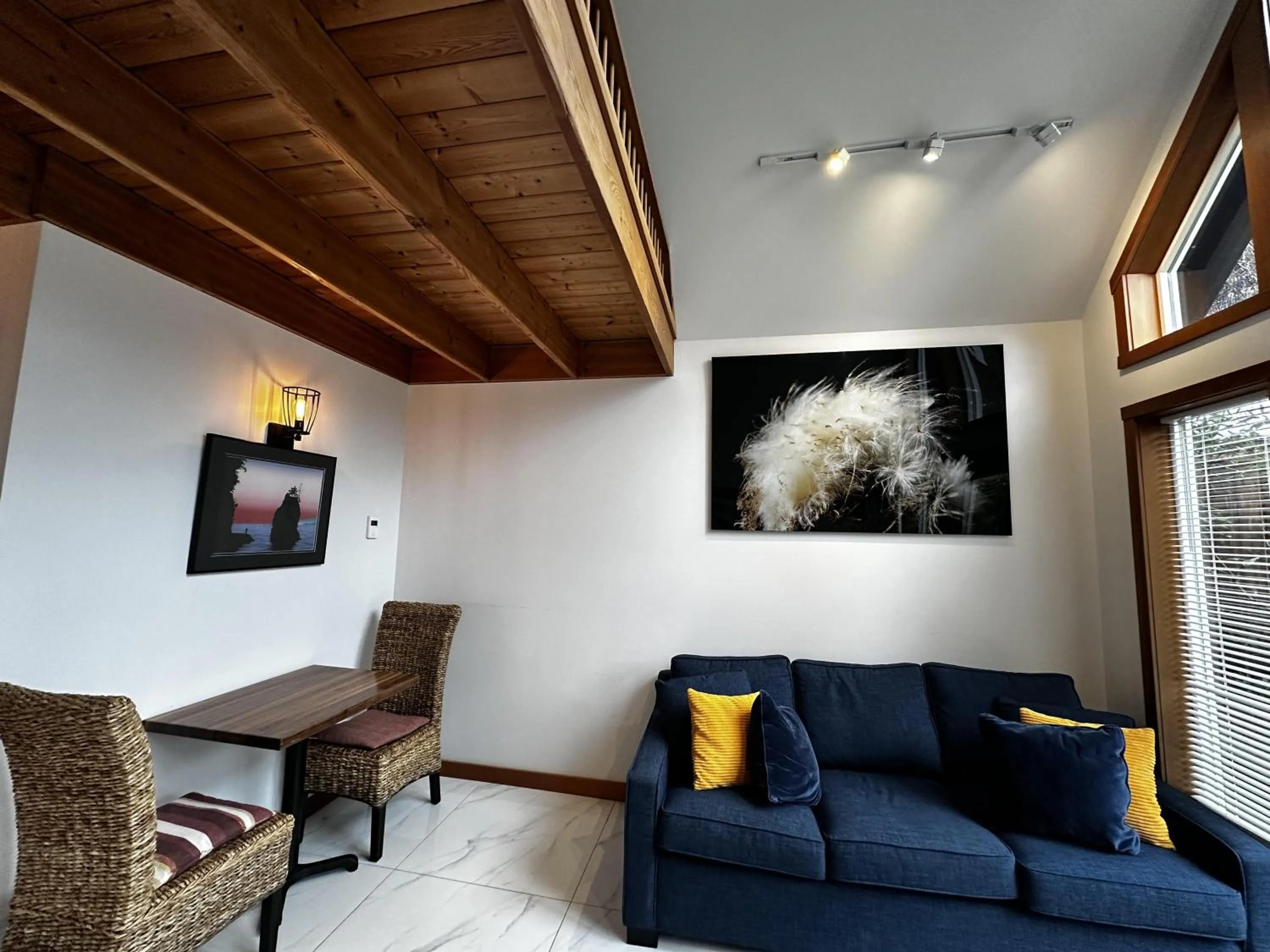 Property building in Beautiful Oceanfront Cabin With Hot Tub! - Gww