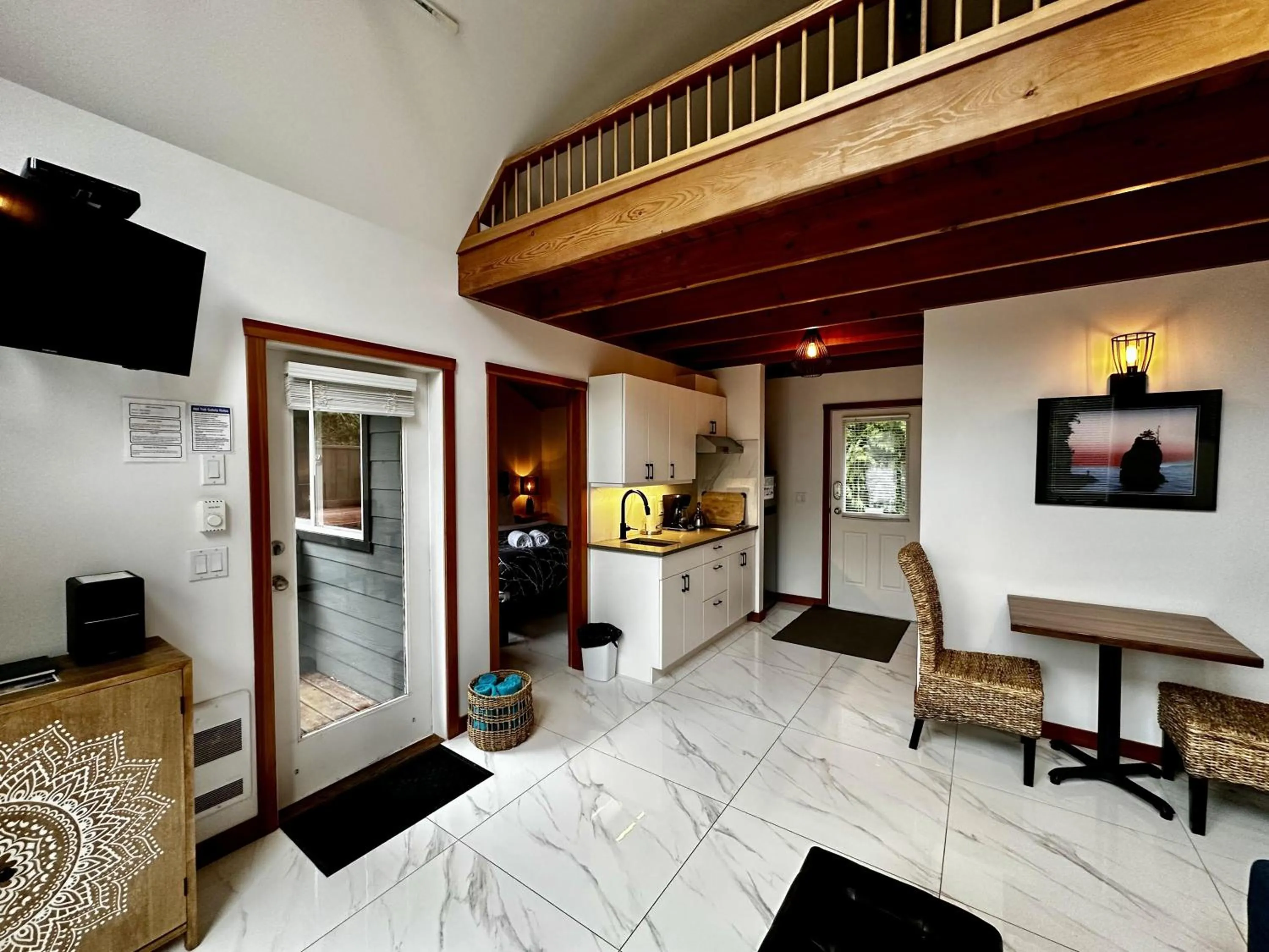 Property building in Beautiful Oceanfront Cabin With Hot Tub! - Gww