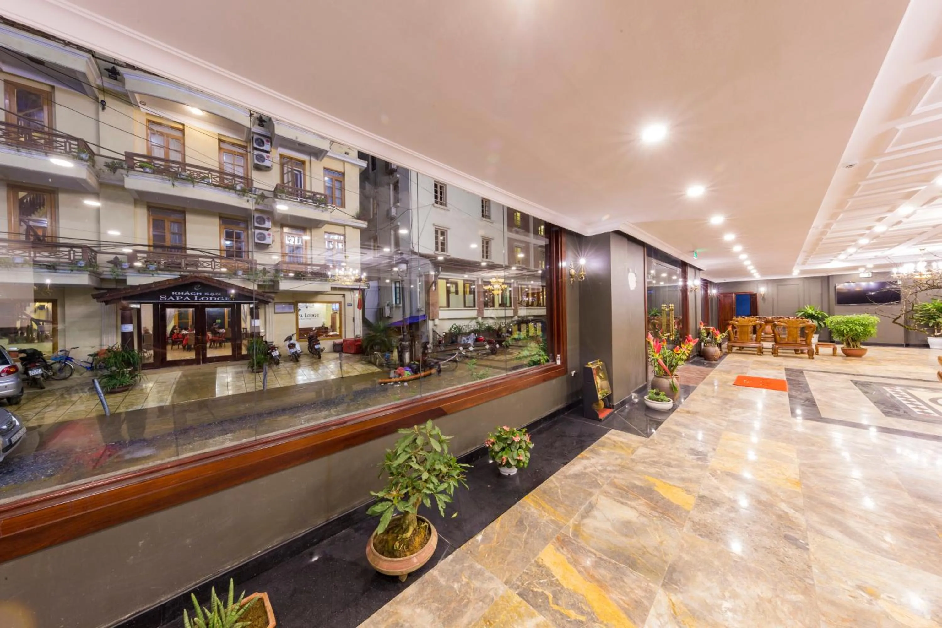 Communal lounge/ TV room in Sapa Lodge Hotel