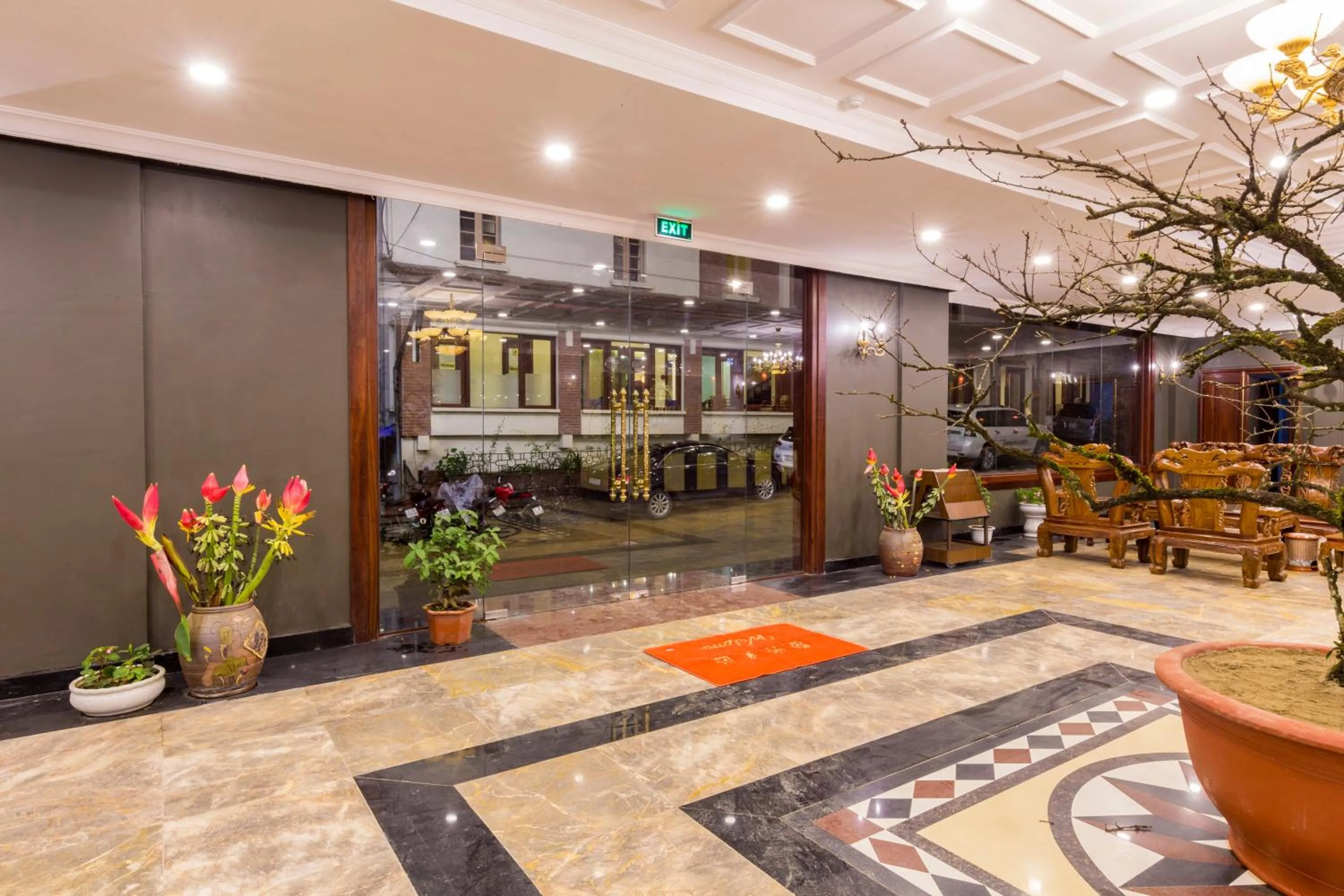 Communal lounge/ TV room in Sapa Lodge Hotel