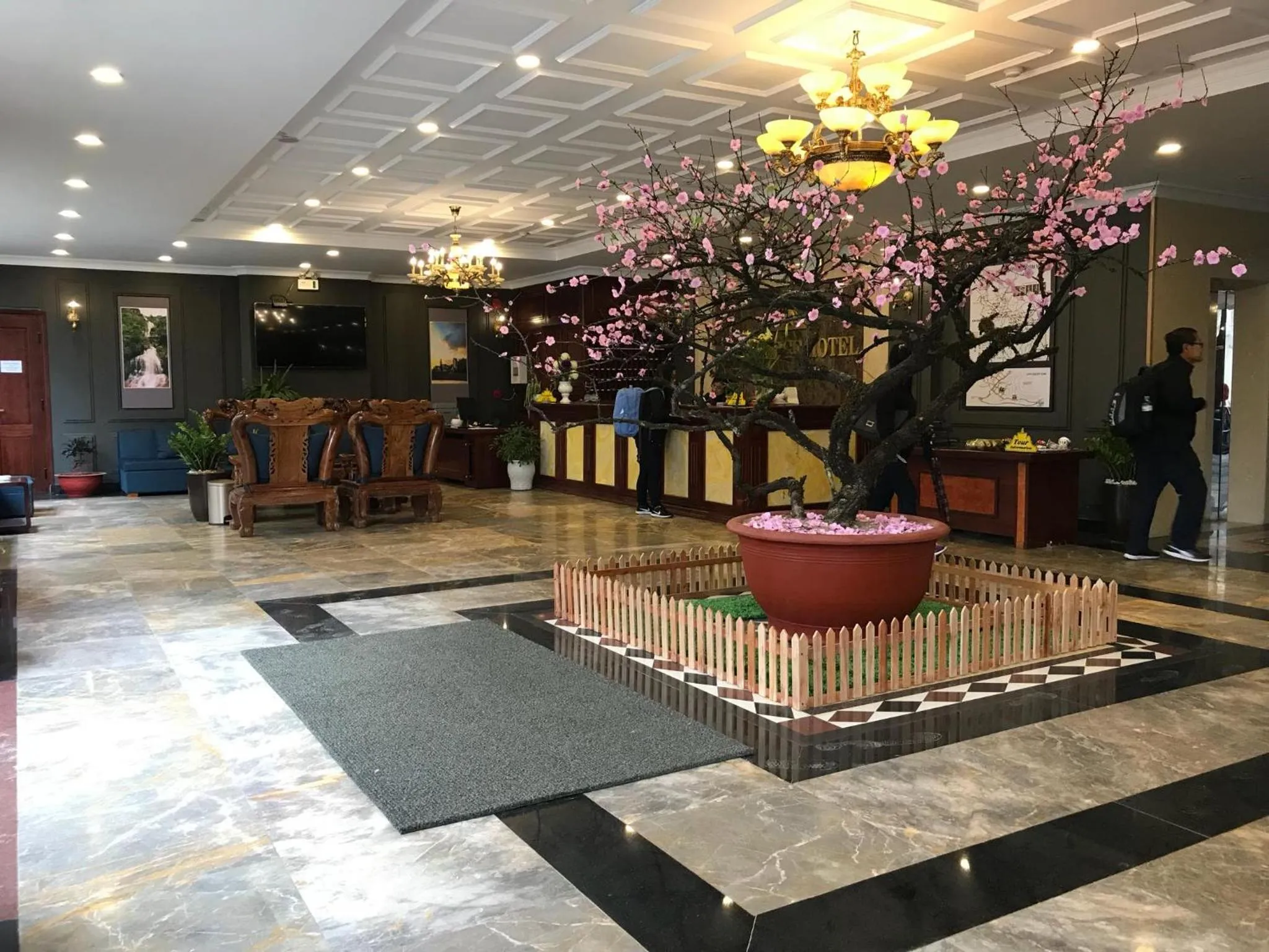 Communal lounge/ TV room in Sapa Lodge Hotel