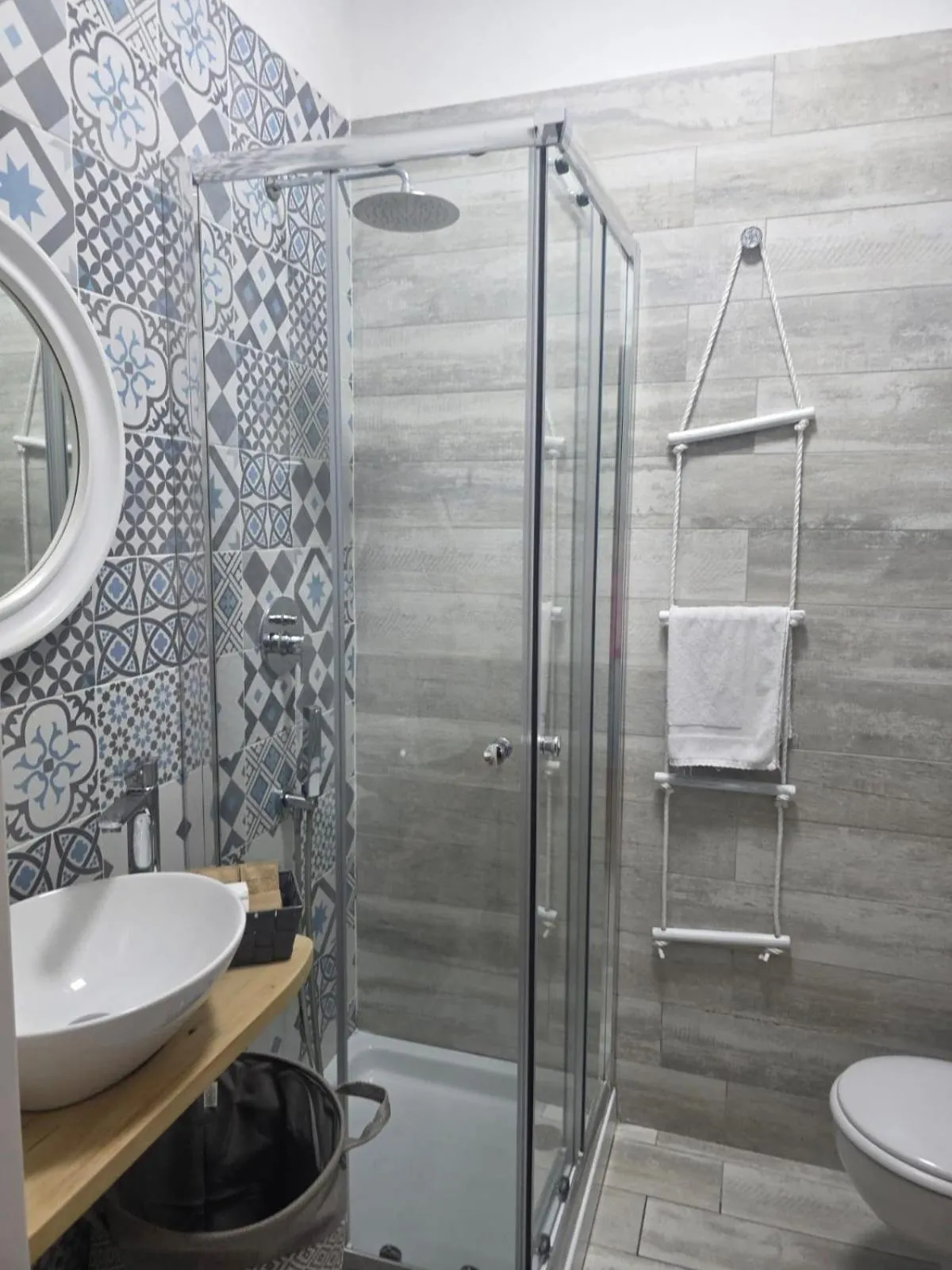 Shower in Quartino Napoletano