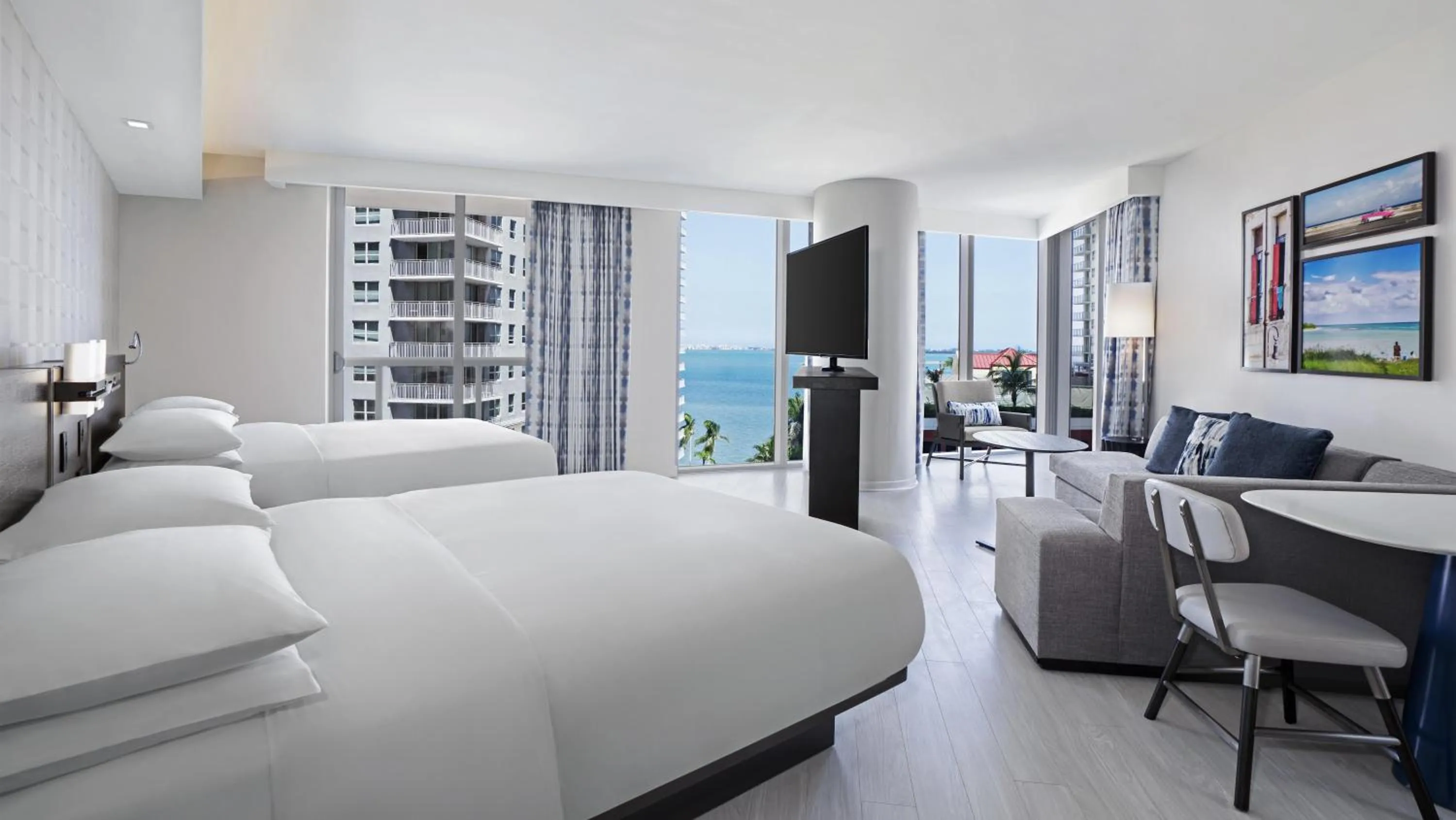 Photo of the whole room, Bed in Hyatt Centric Brickell Miami